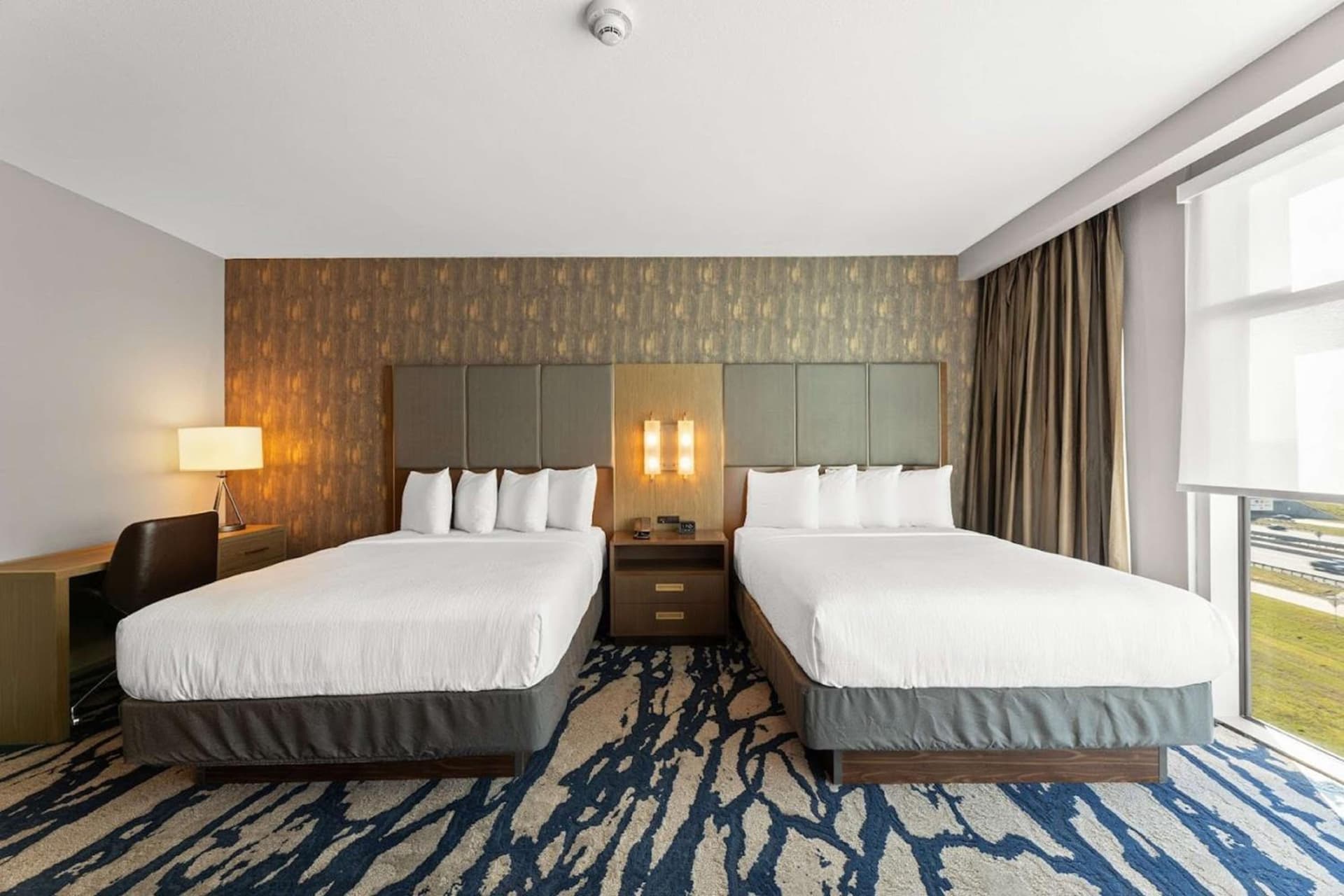 Embassy Suites By Hilton Irving Las Colinas gallery photo in Irving, TX — image 11