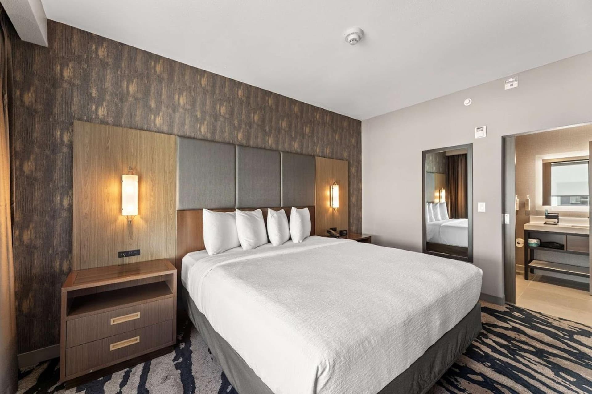 Embassy Suites By Hilton Irving Las Colinas gallery photo in Irving, TX — image 21