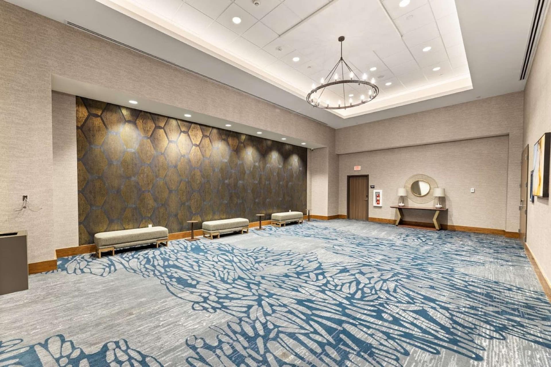 Embassy Suites By Hilton Irving Las Colinas gallery photo in Irving, TX — image 4