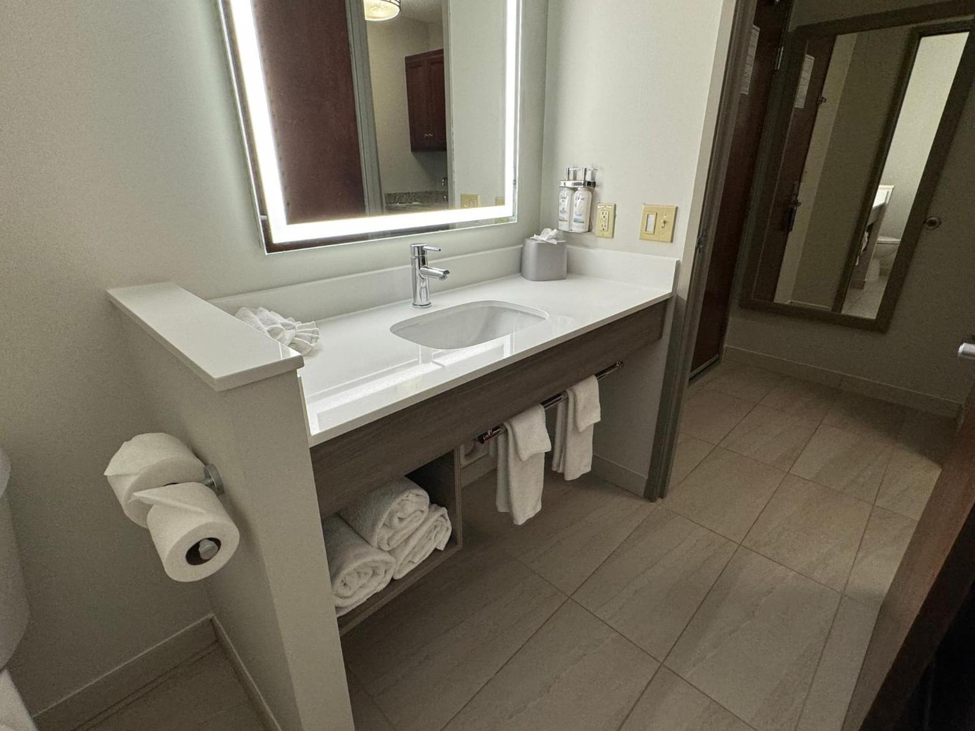 Holiday Inn Express Hotel & Suites St. Paul - Woodbury by IHG gallery photo in Woodbury, MN — image 22
