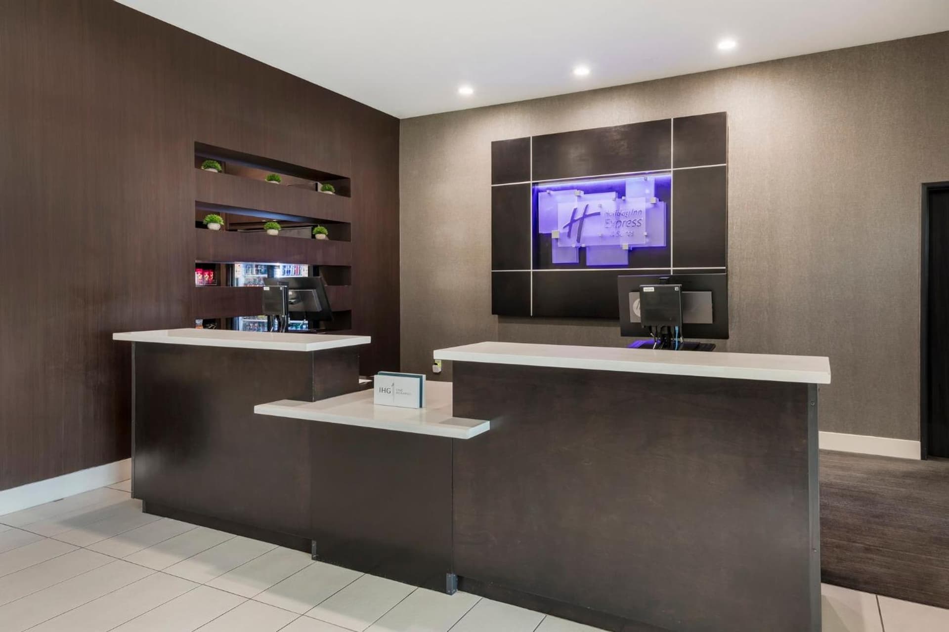 Holiday Inn Express & Suites Anaheim Resort Area by IHG gallery photo in Anaheim, CA — image 38