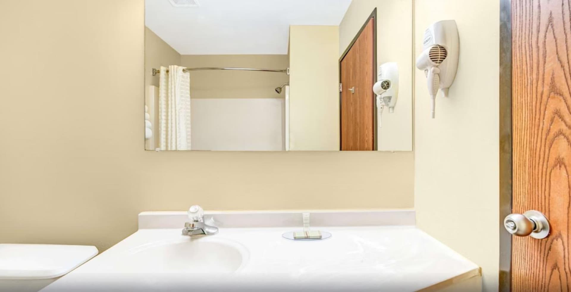 Super 8 by Wyndham McKinney/Plano Area interior in McKinney, TX — gallery photo 2