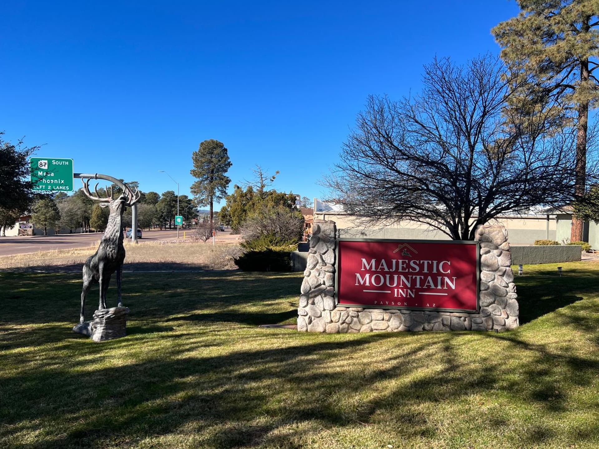Majestic Mountain Inn interior in Payson, AZ — gallery photo 2