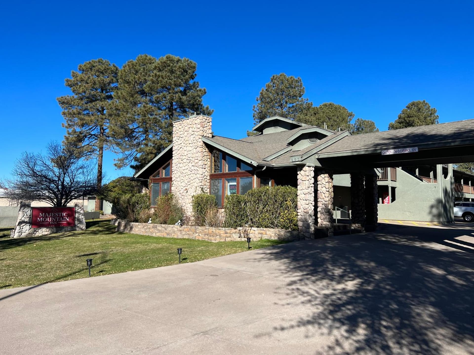 Majestic Mountain Inn featured exterior or lobby in Payson, AZ — similar hotel