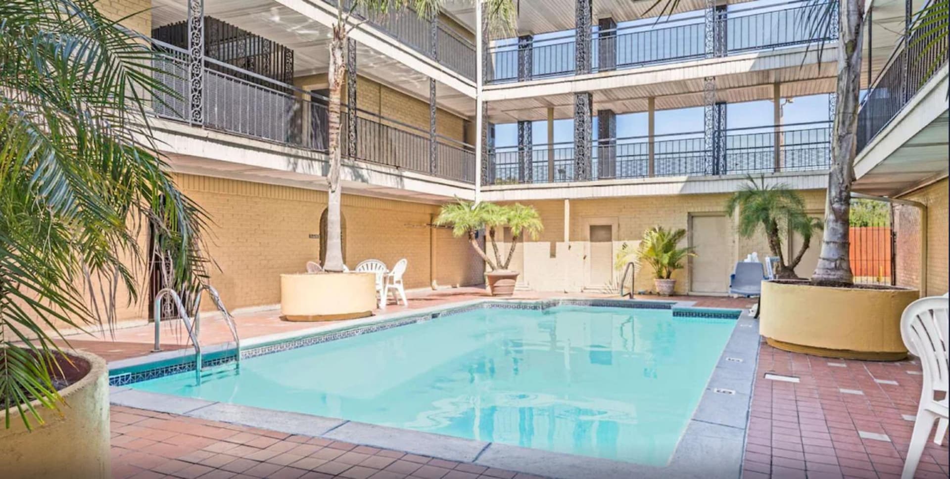 Super 8 by Wyndham New Orleans gallery photo in New Orleans, LA — image 12