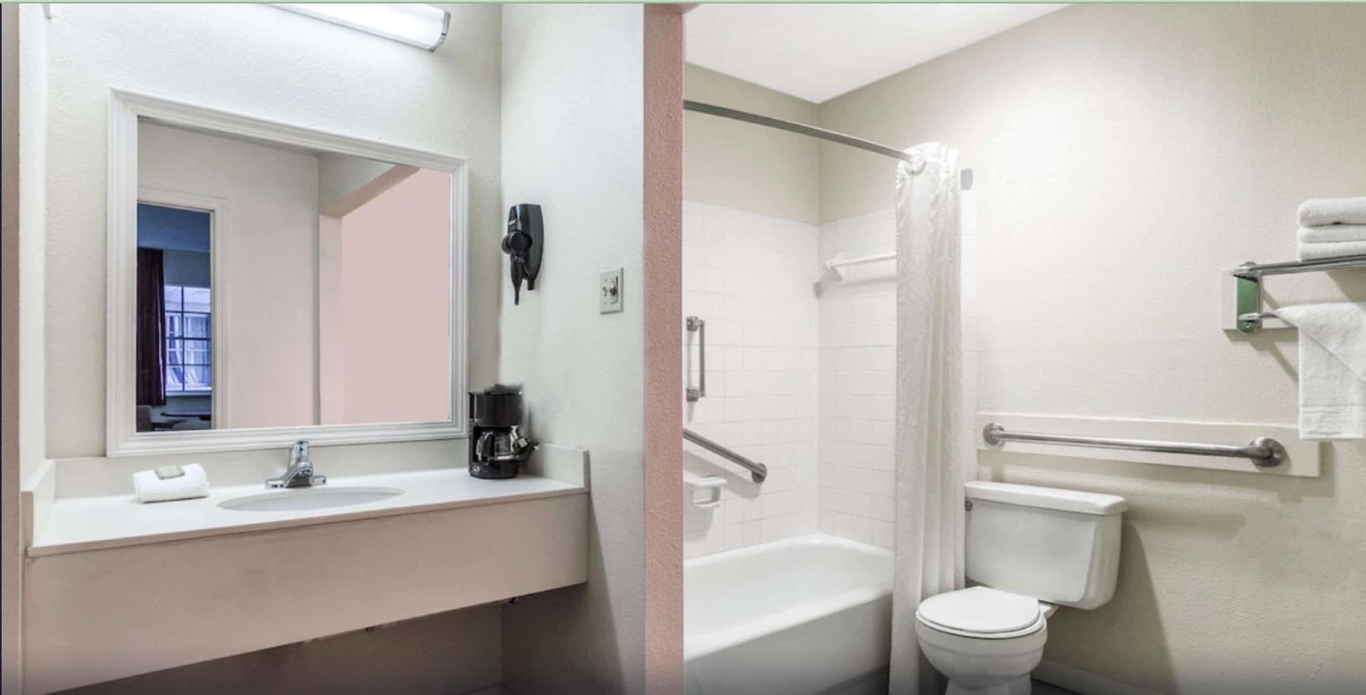 Super 8 by Wyndham New Orleans gallery photo in New Orleans, LA — image 11