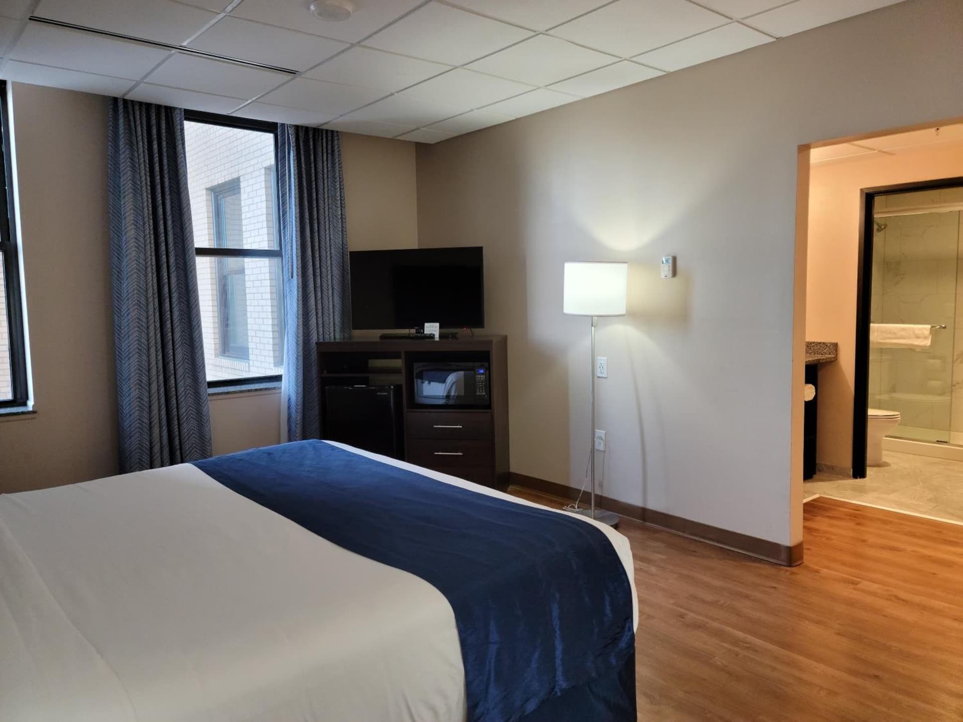 Ariel Broadway Hotel gallery photo in Lorain, OH — image 10