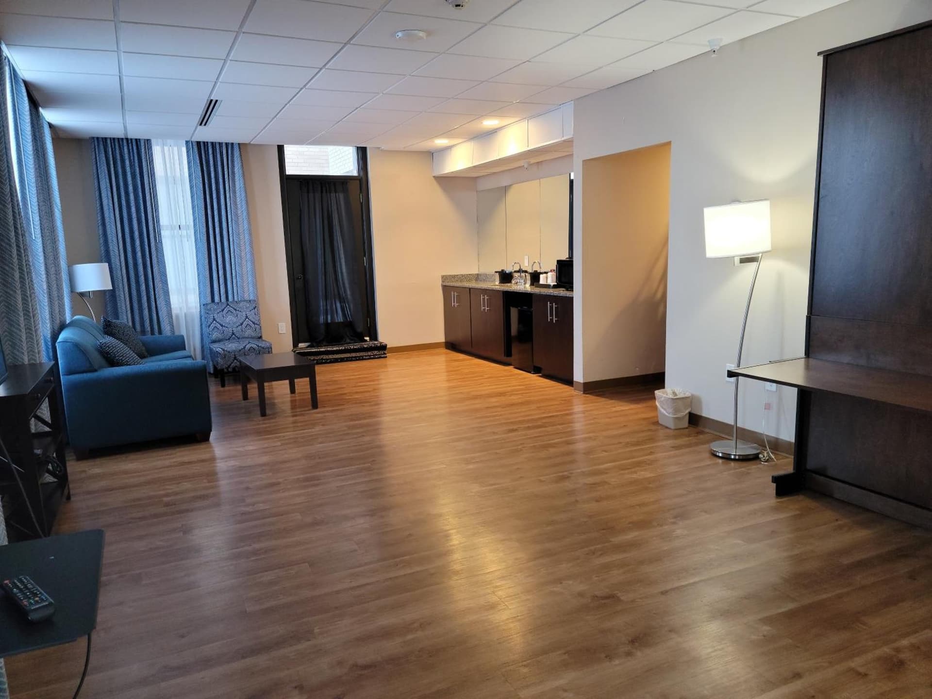 Ariel Broadway Hotel gallery photo in Lorain, OH — image 52