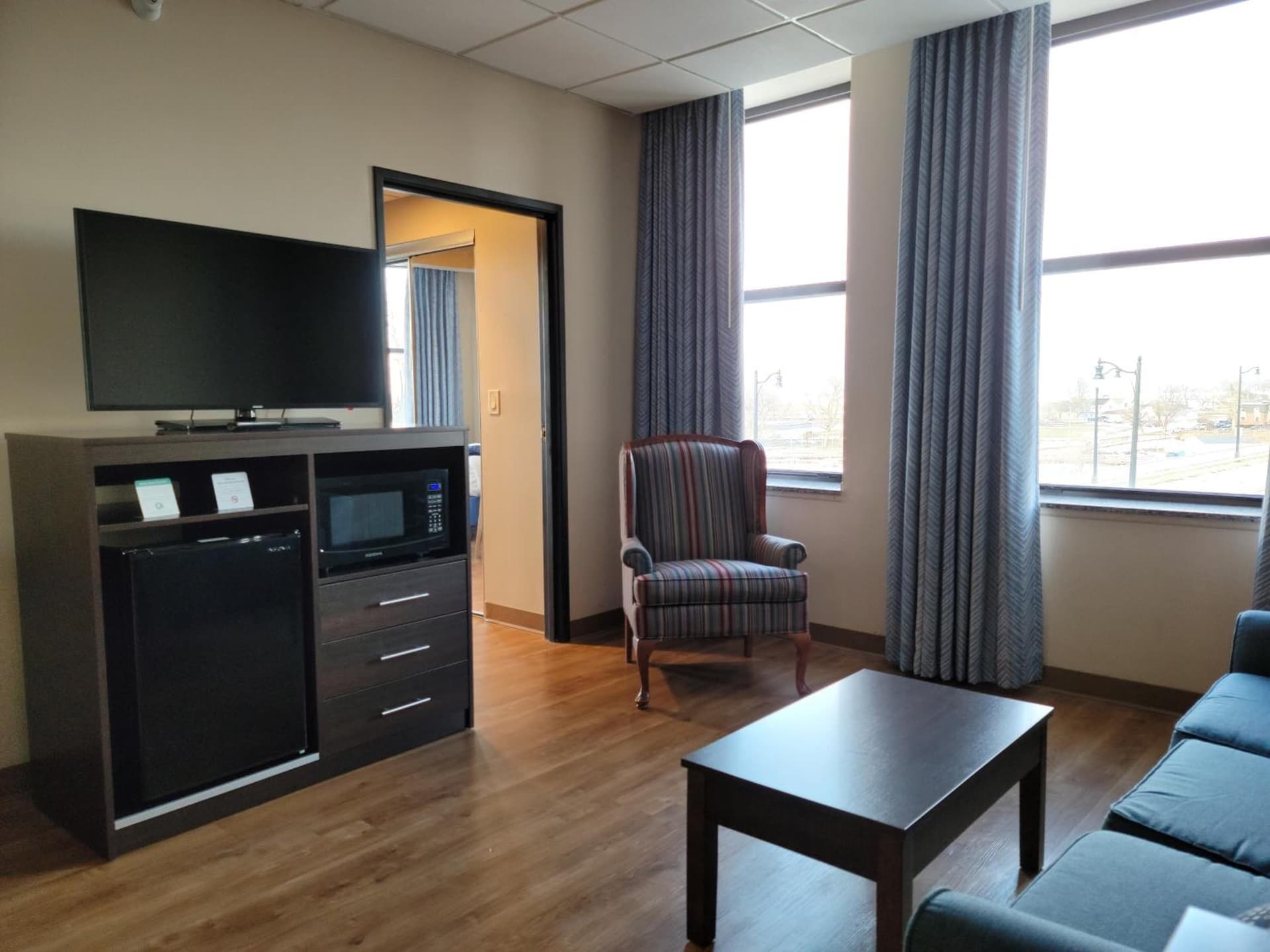 Ariel Broadway Hotel property views in Lorain, OH — gallery photo 3