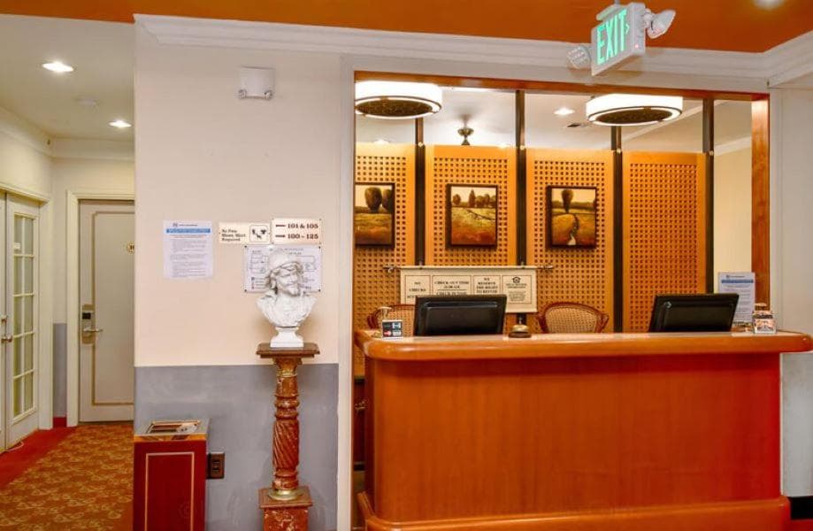 Brand Plaza Hotel gallery photo in Glendale, CA — image 8