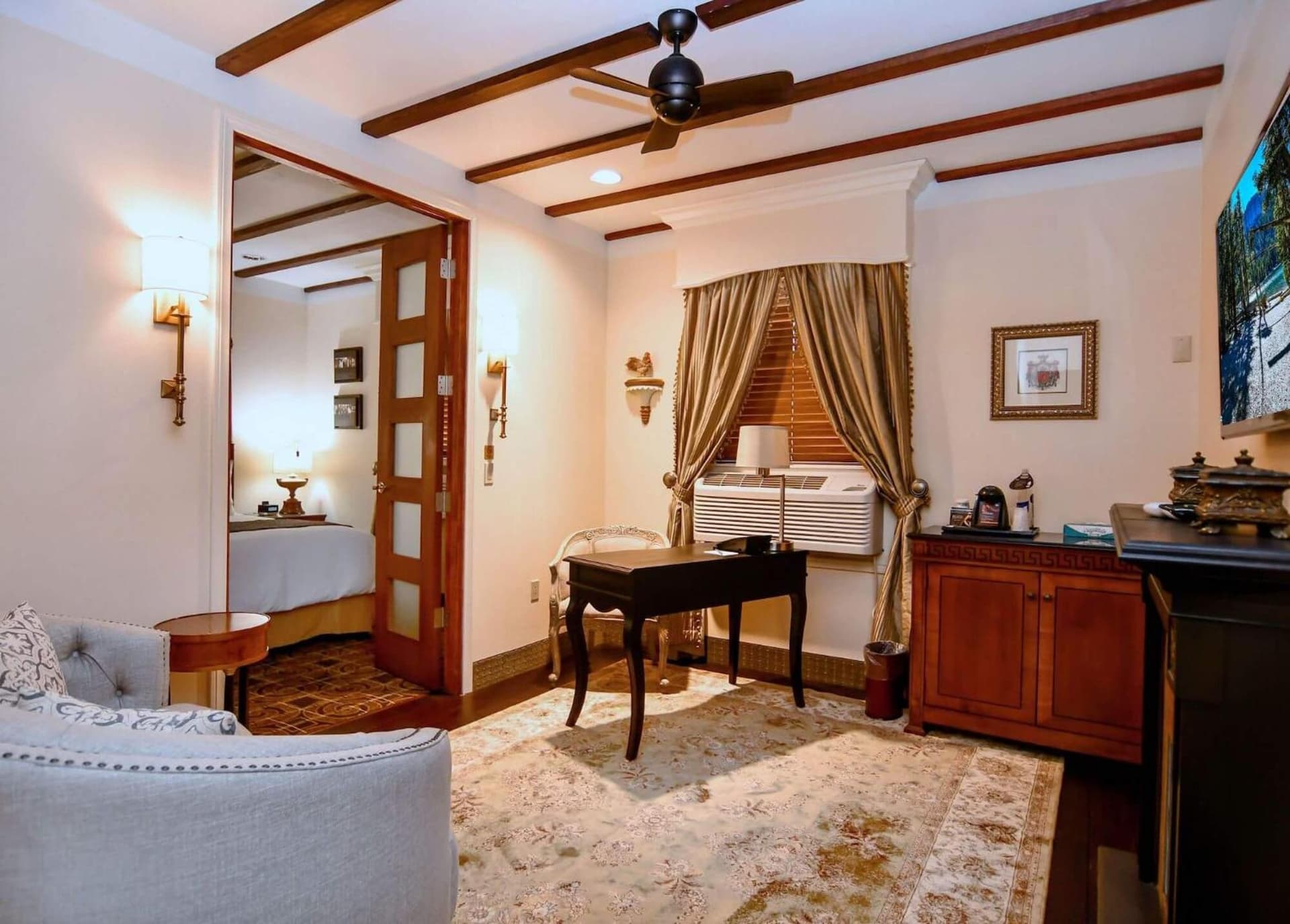 Brand Plaza Hotel gallery photo in Glendale, CA — image 15