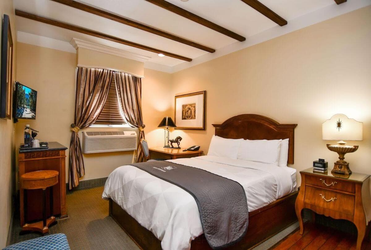 Brand Plaza Hotel gallery photo in Glendale, CA — image 13