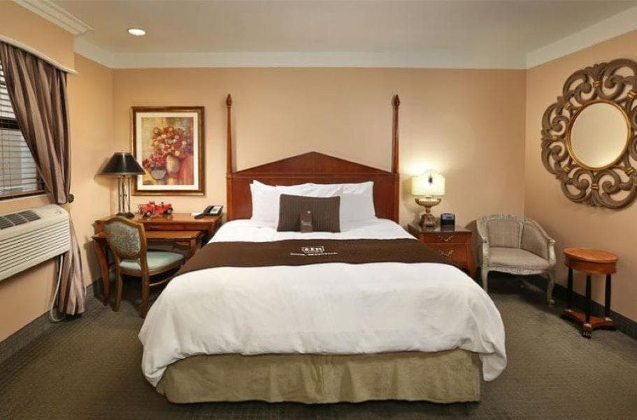 Brand Plaza Hotel interior in Glendale, CA — gallery photo 2