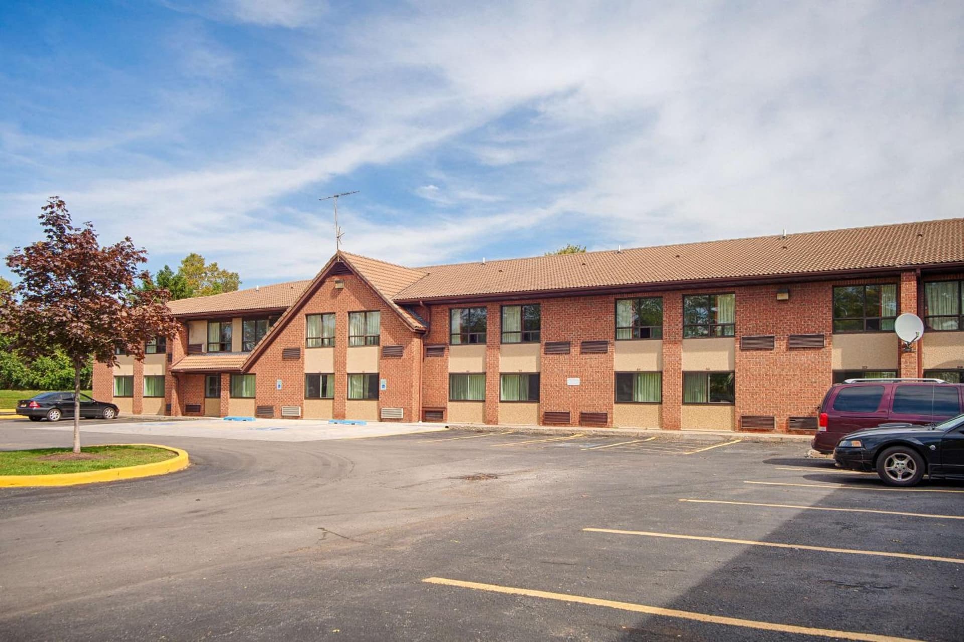 Motel 6 East Syracuse, NY - Airport interior in East Syracuse, NY — gallery photo 2