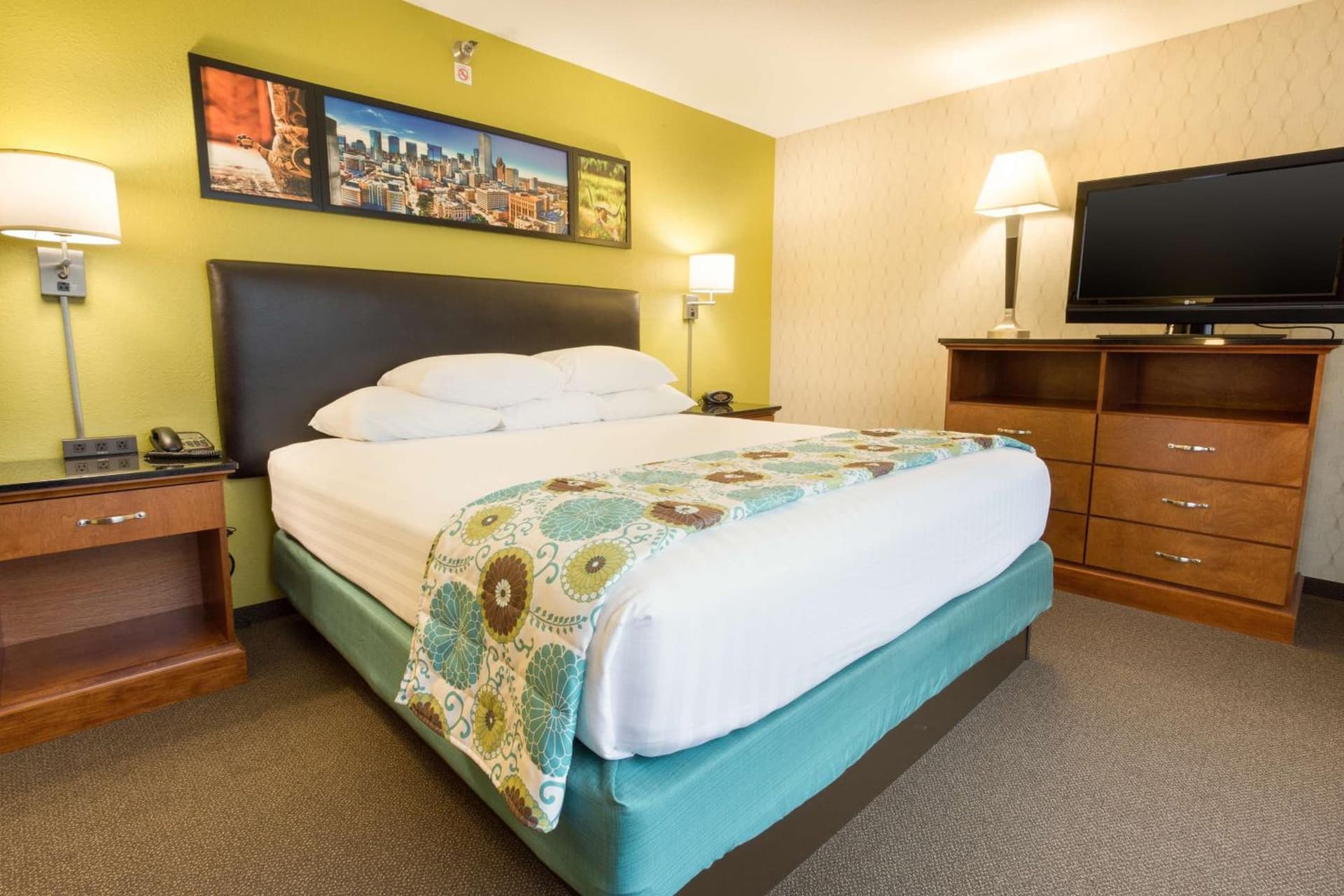 Heritage Inn & Suites The Woodlands, Trademark by Wyndham interior in The Woodlands, TX — gallery photo 2