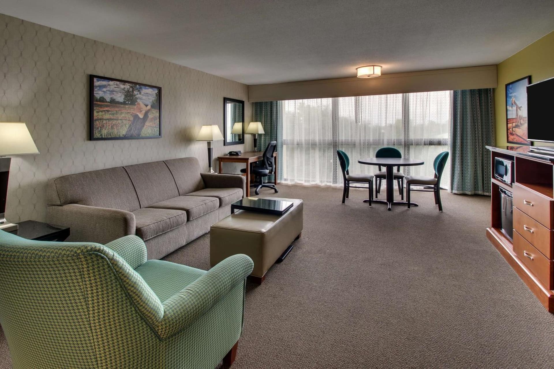 Heritage Inn & Suites The Woodlands, Trademark by Wyndham gallery photo in The Woodlands, TX — image 15
