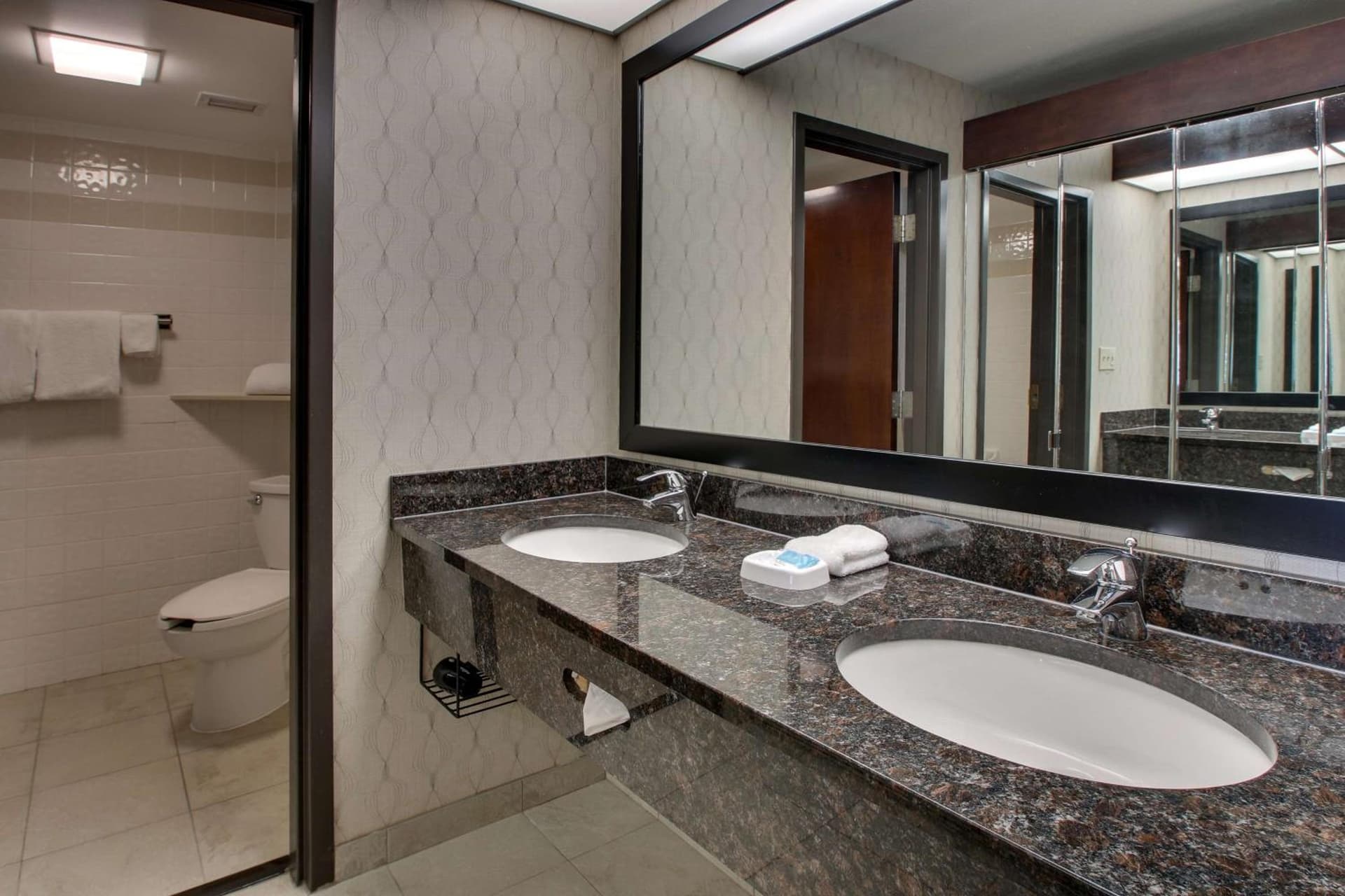 Heritage Inn & Suites The Woodlands, Trademark by Wyndham gallery photo in The Woodlands, TX — image 10