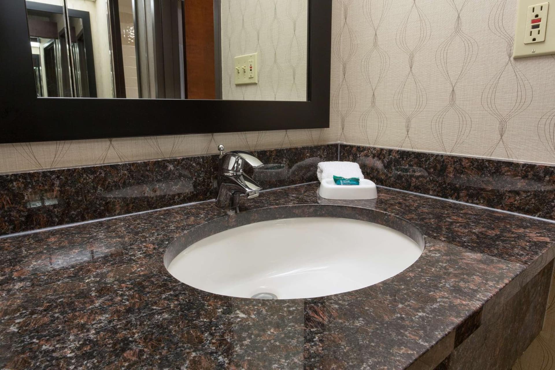 Heritage Inn & Suites The Woodlands, Trademark by Wyndham gallery photo in The Woodlands, TX — image 23