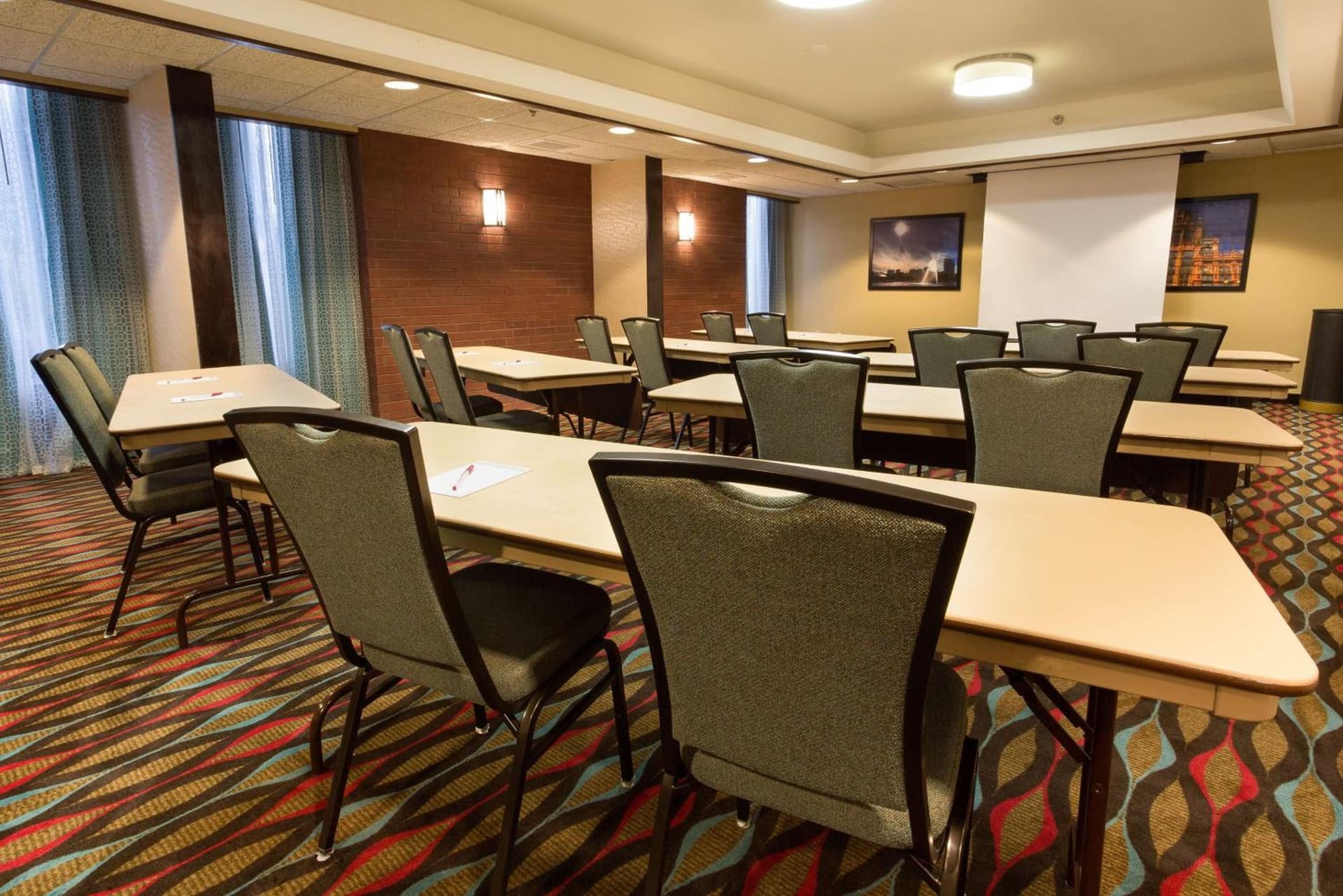Heritage Inn & Suites The Woodlands, Trademark by Wyndham gallery photo in The Woodlands, TX — image 6
