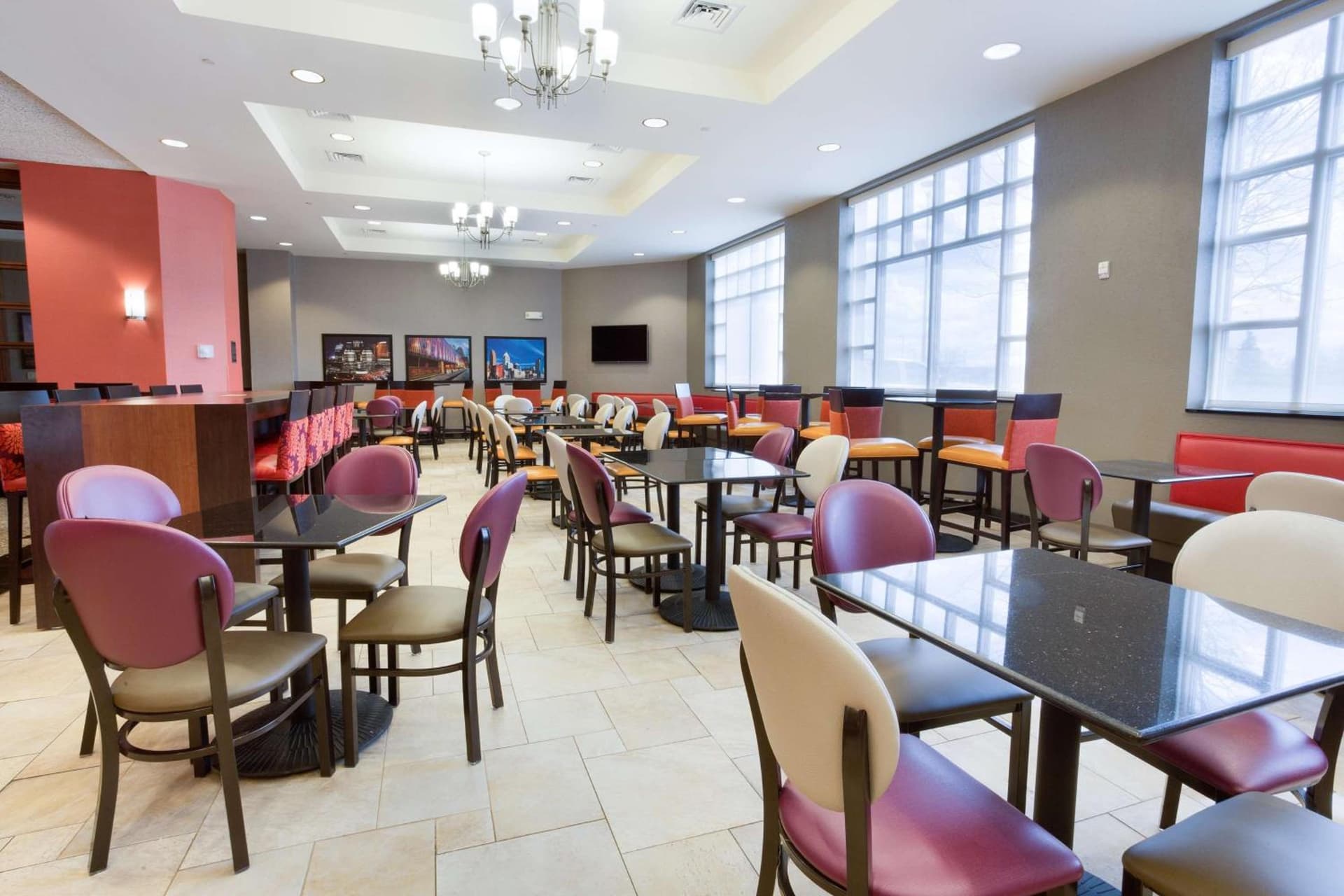 Drury Inn & Suites Cincinnati Sharonville gallery photo in Sharonville, OH — image 4