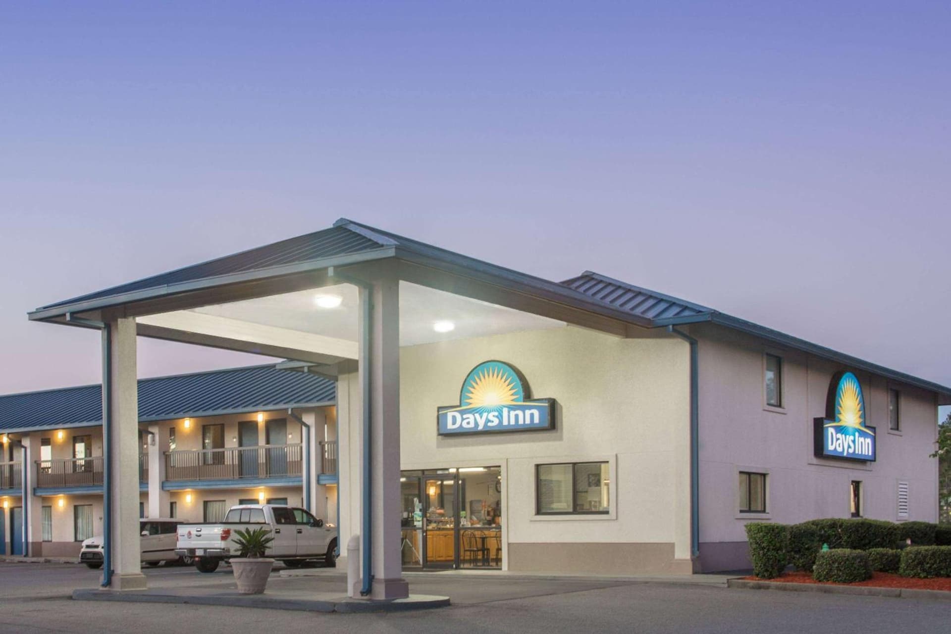 Days Inn by Wyndham Valdosta I-75 interior in Valdosta, GA — gallery photo 2