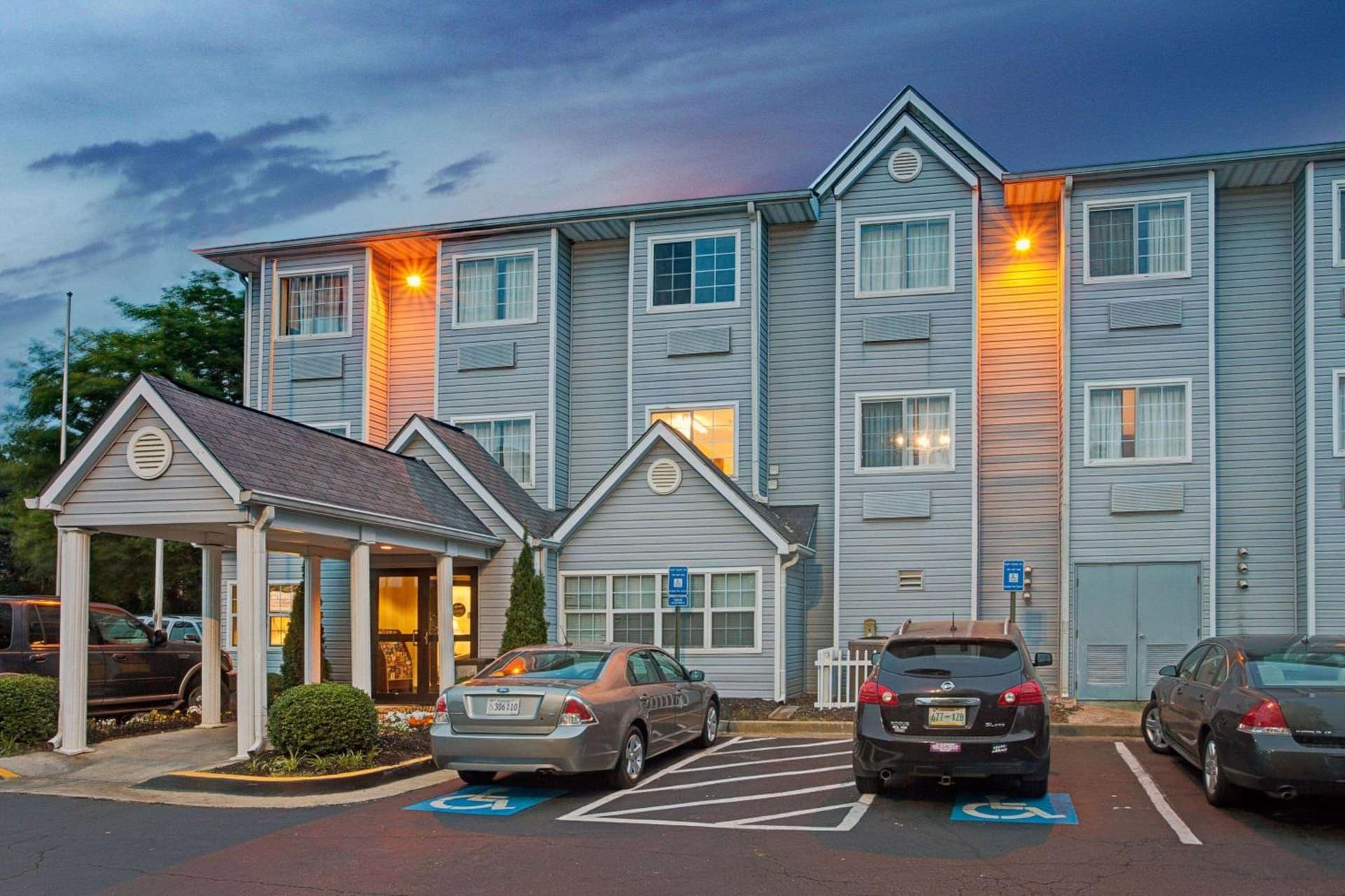 Microtel Inn by Wyndham Atlanta Airport interior in Atlanta, GA — gallery photo 2