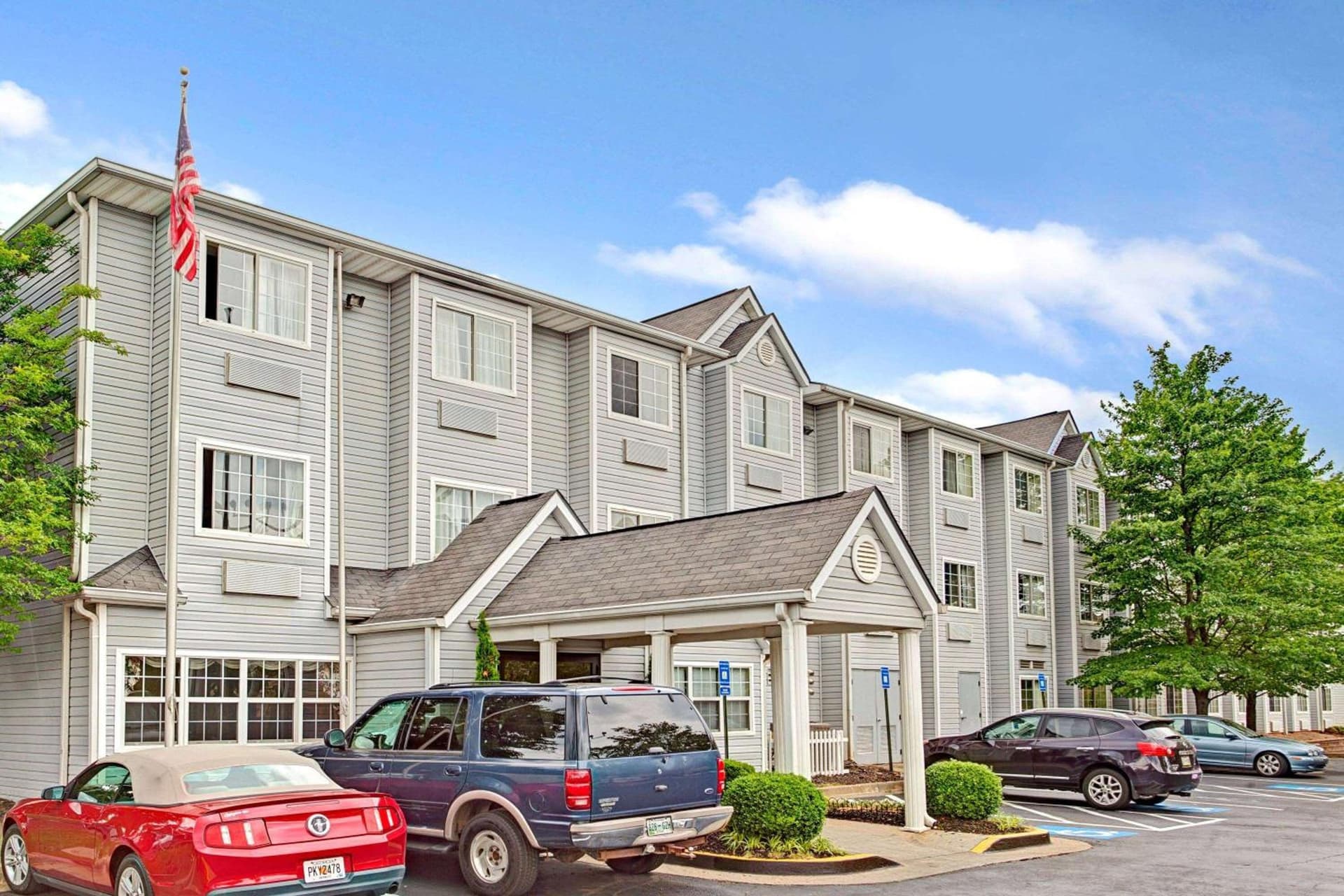 Microtel Inn by Wyndham Atlanta Airport property views in Atlanta, GA — gallery photo 3