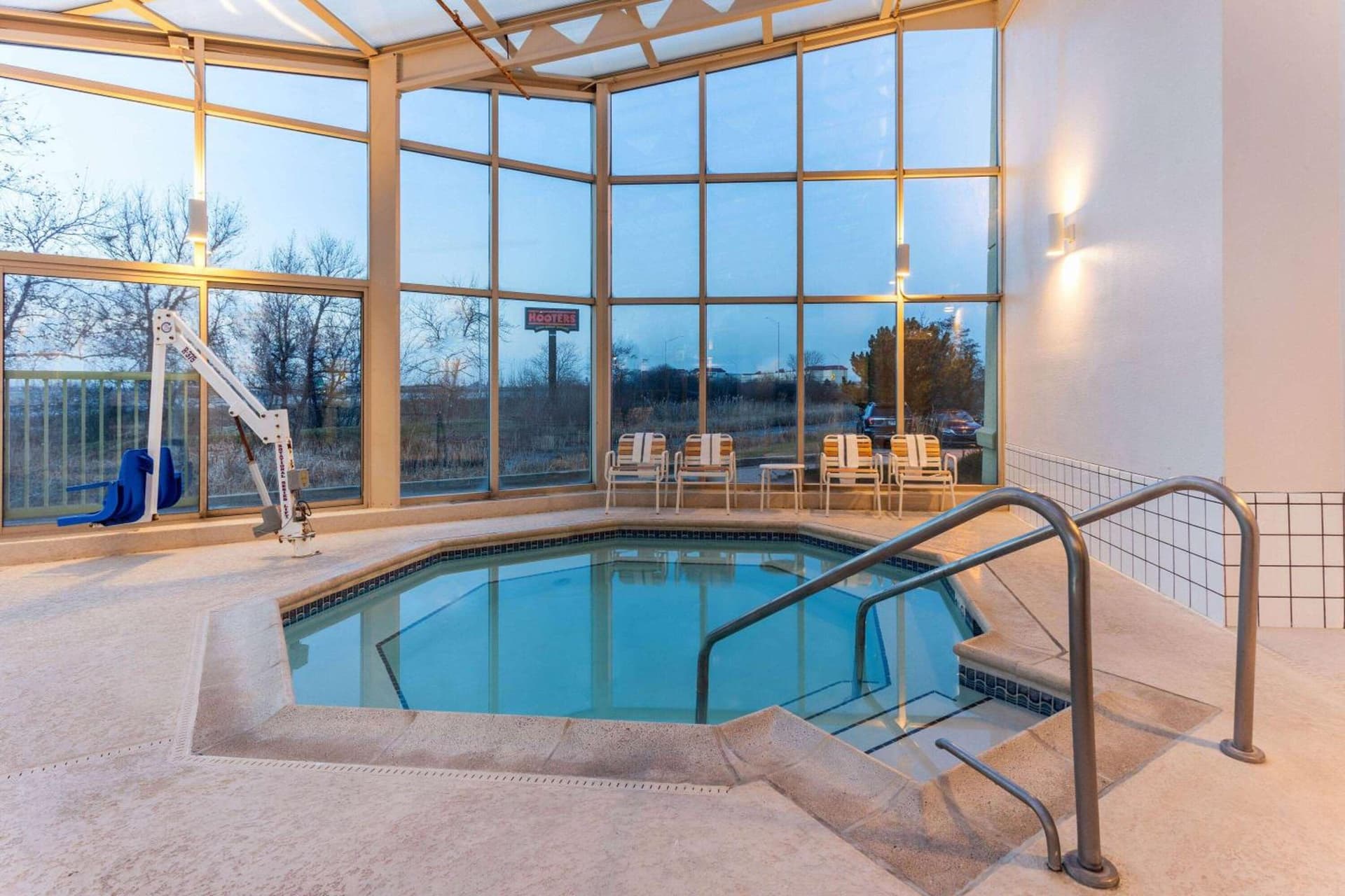 La Quinta by Wyndham Chicago Gurnee gallery photo in Gurnee, IL — image 49