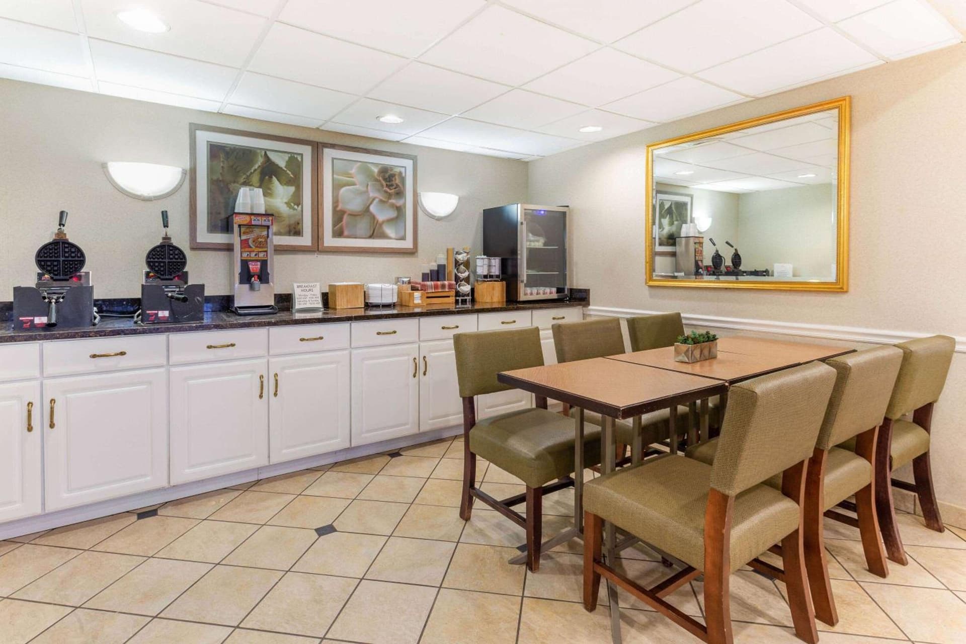 La Quinta by Wyndham Chicago Gurnee gallery photo in Gurnee, IL — image 51
