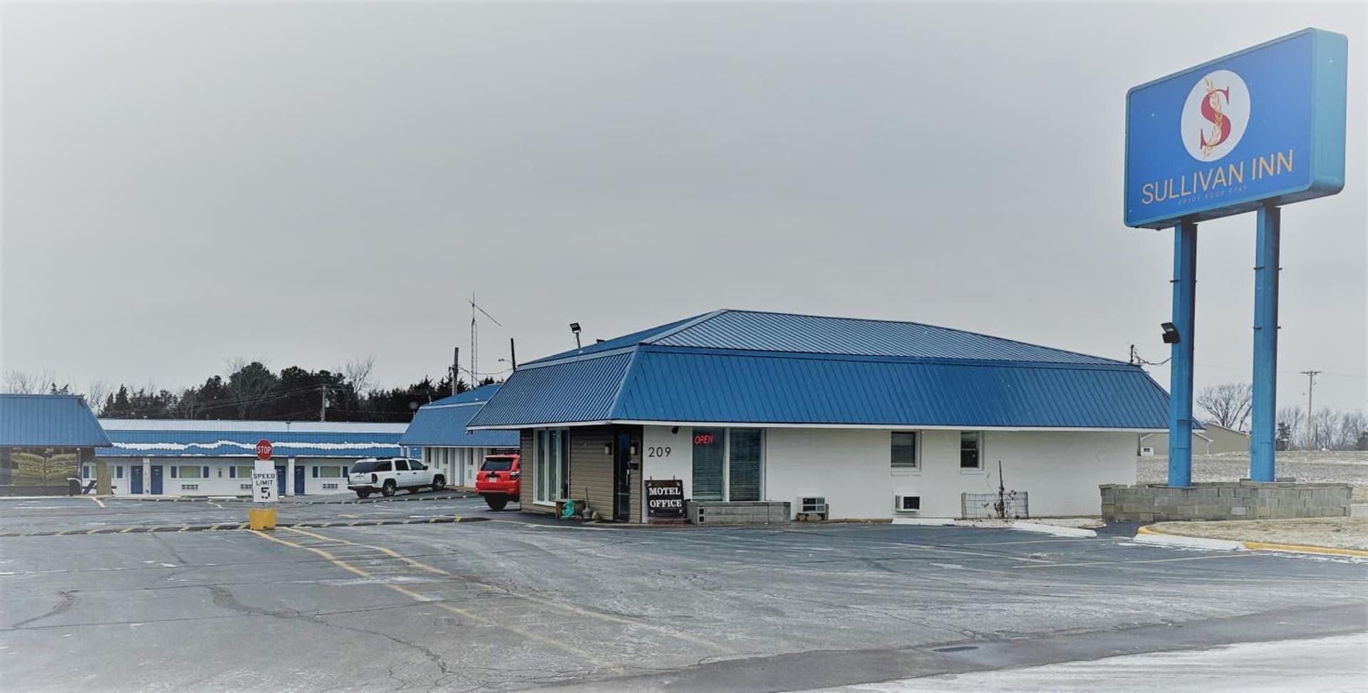 Motel 6 Sullivan MO featured exterior or lobby in Sullivan, MO — similar hotel