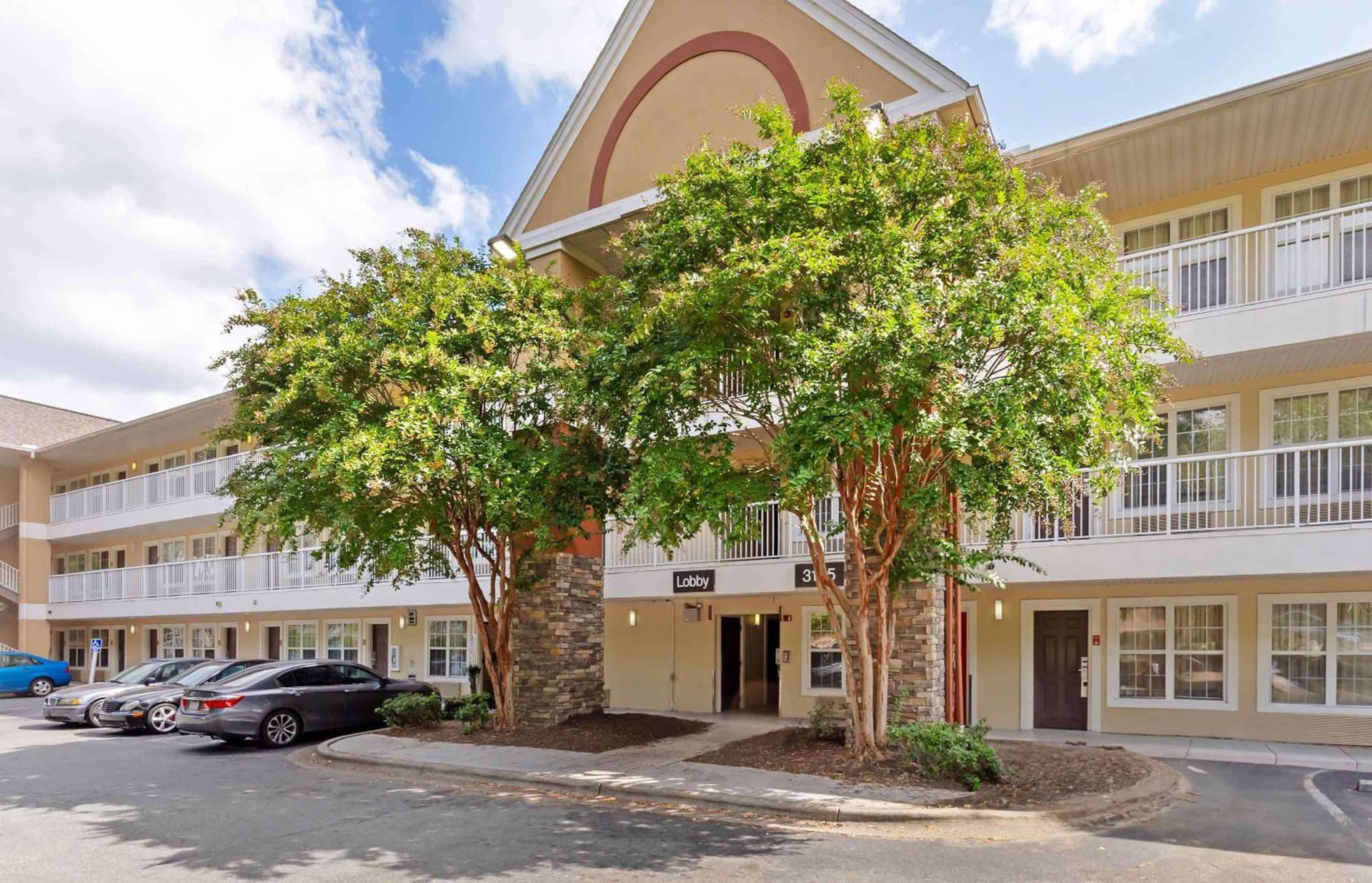Extended Stay America Select Suites - Durham - University interior in Durham, NC — gallery photo 2