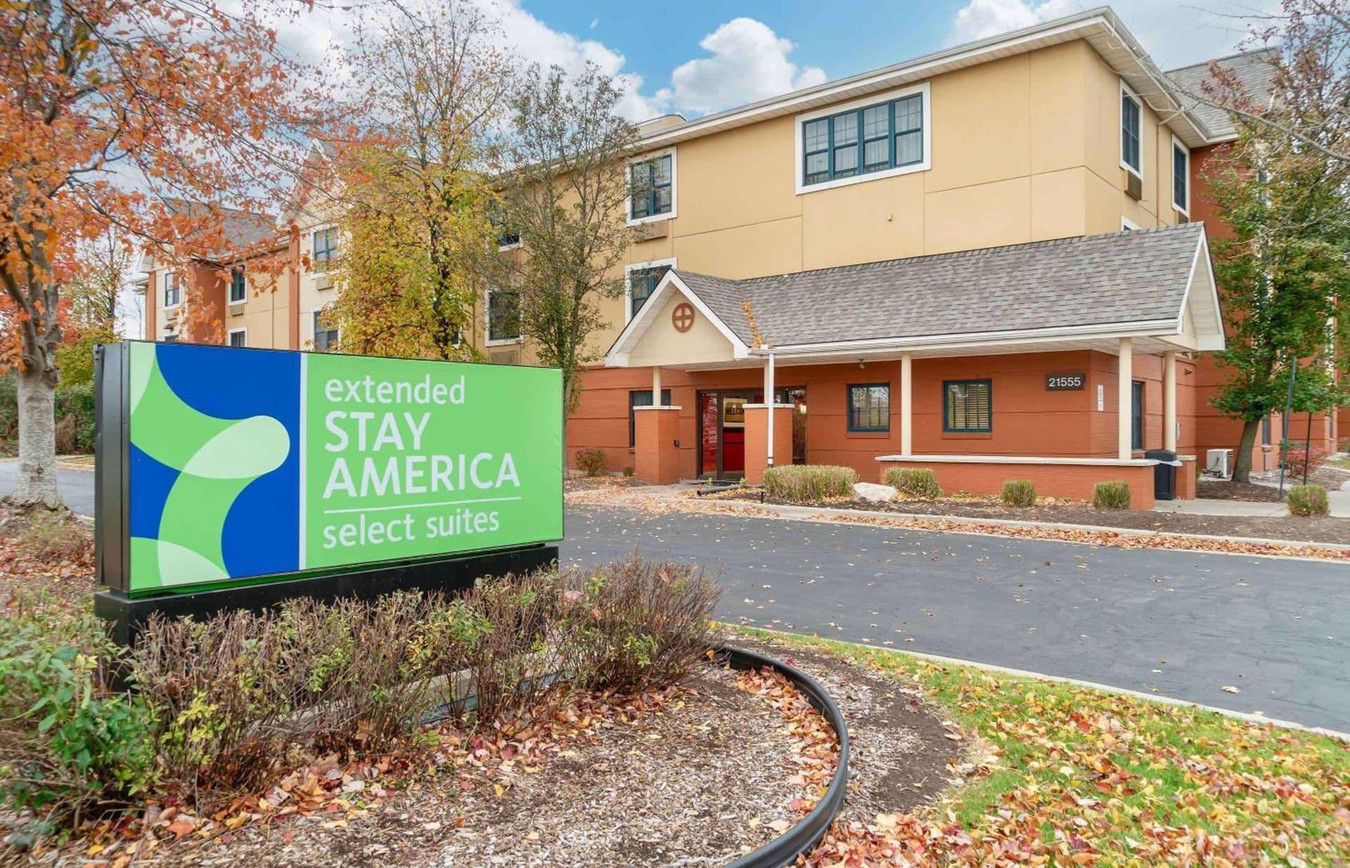 Extended Stay America Select Suites - Detroit - Novi - Haggerty Road interior in Northville, MI — gallery photo 2