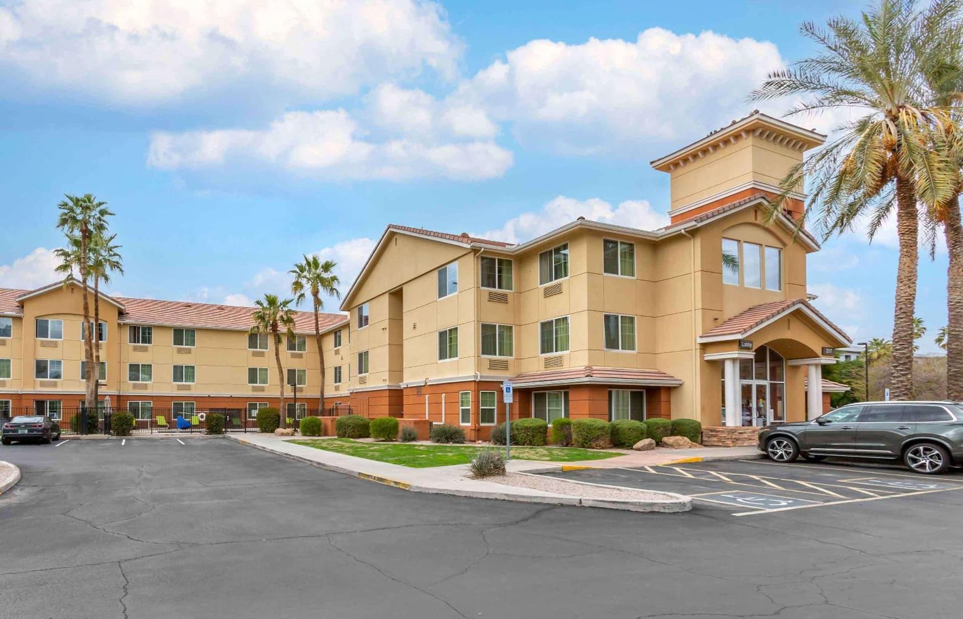 Extended Stay America Suites - Phoenix - Midtown interior in Phoenix, AZ — gallery photo 2