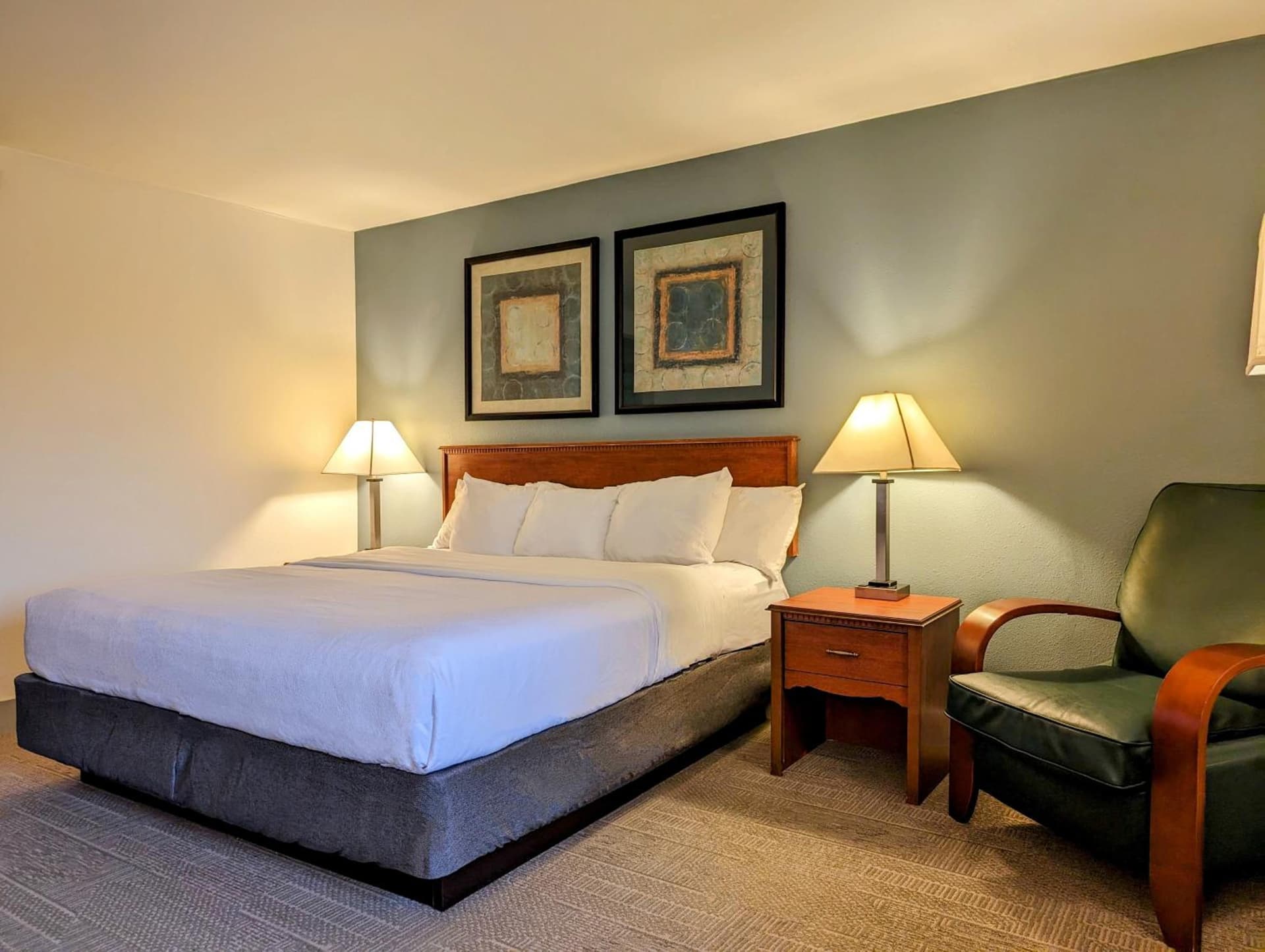 La Quinta Inn by Wyndham Chicago Willowbrook property views in Willowbrook, IL — gallery photo 3