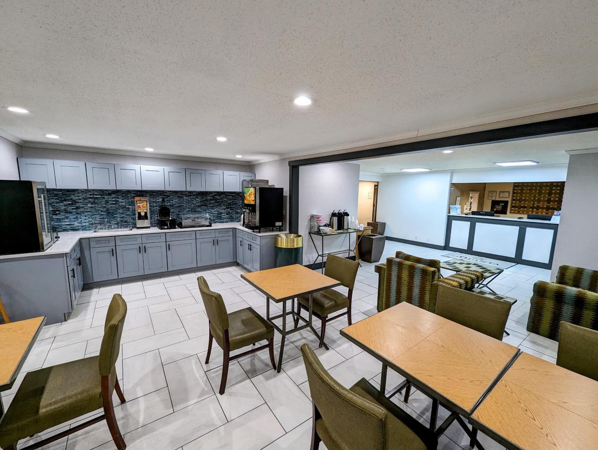 La Quinta Inn by Wyndham Chicago Willowbrook interior in Willowbrook, IL — gallery photo 2