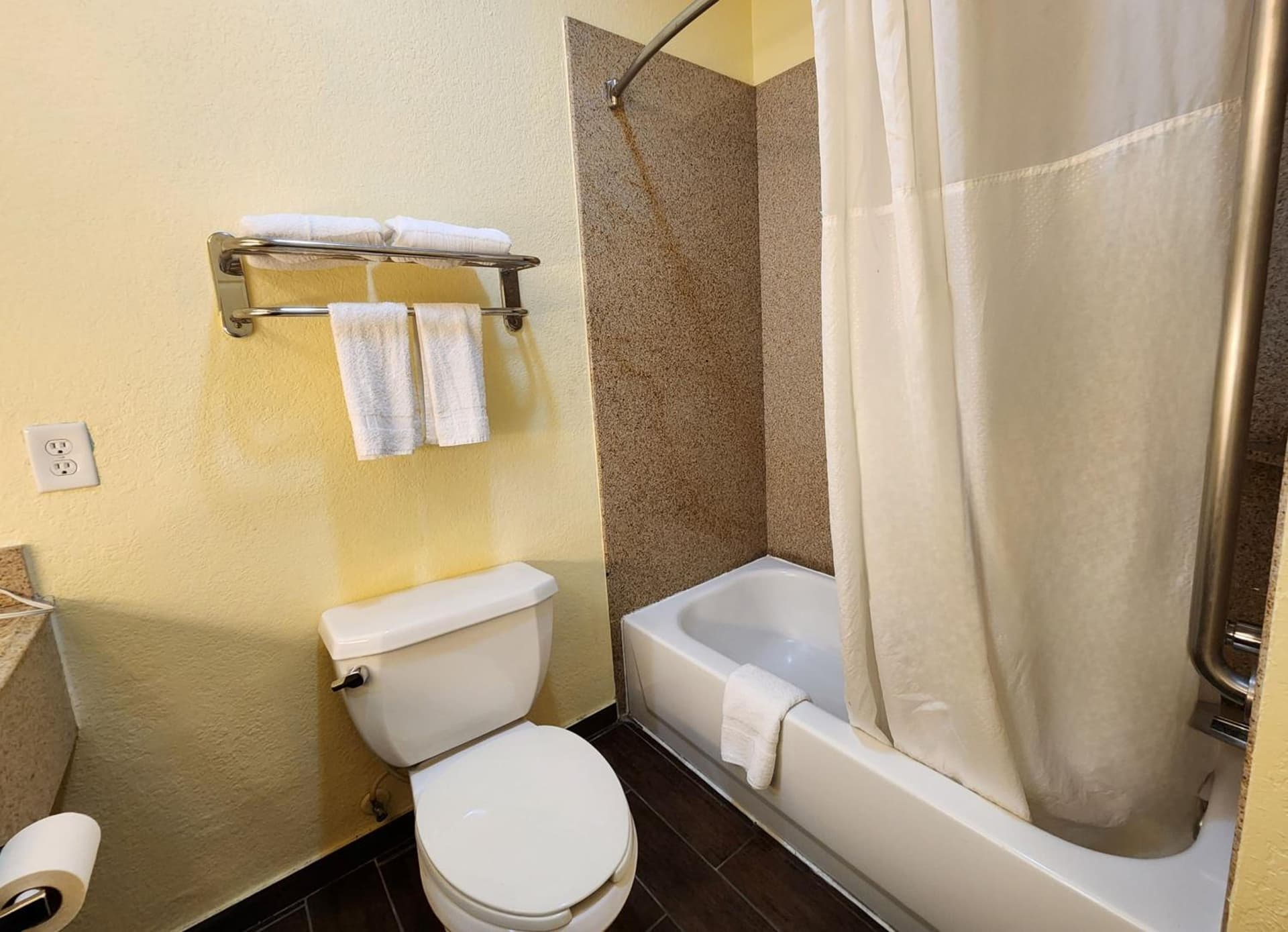 Studio 6 Suites Pasadena, TX gallery photo in Pasadena, TX — image 13