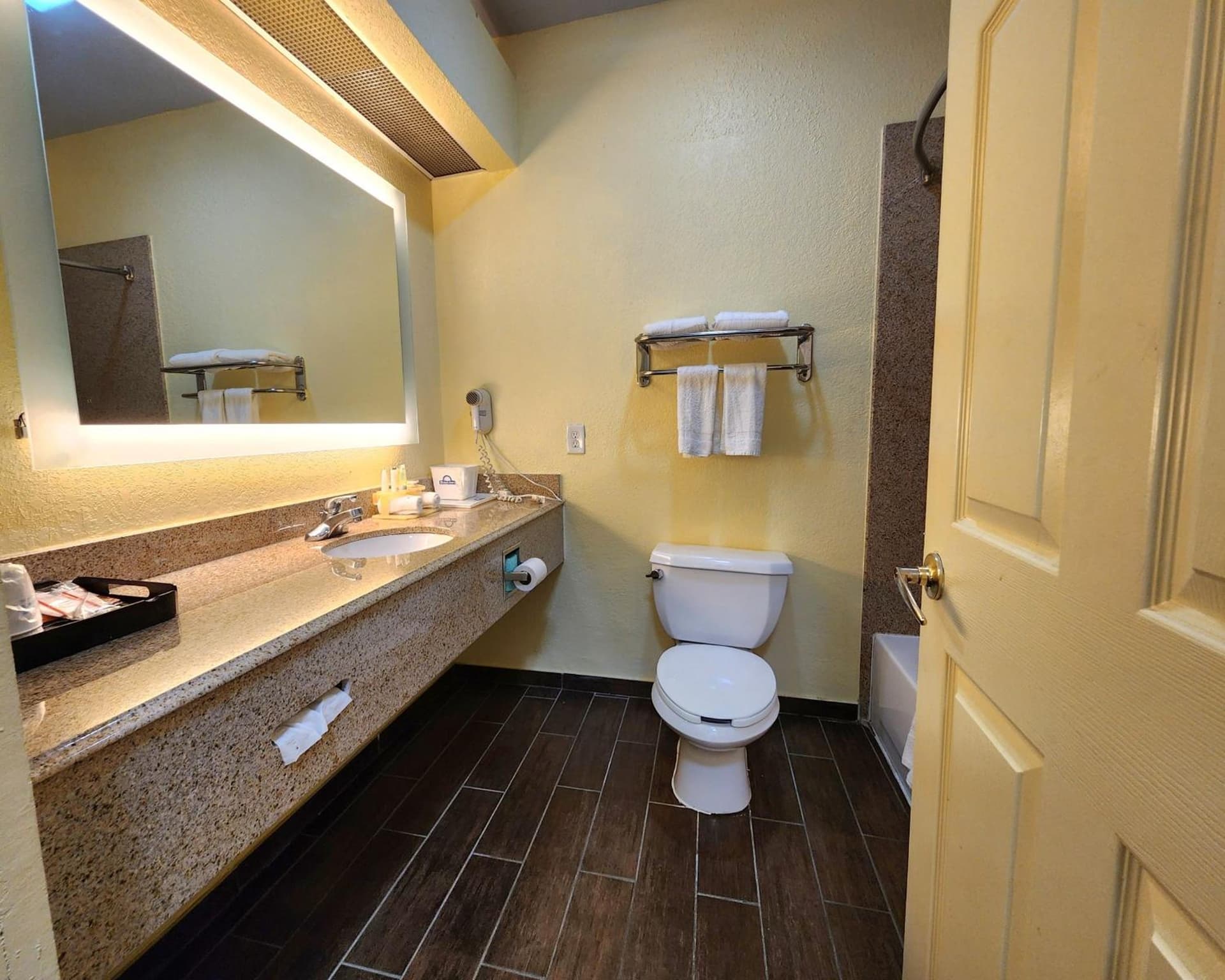 Studio 6 Suites Pasadena, TX gallery photo in Pasadena, TX — image 43