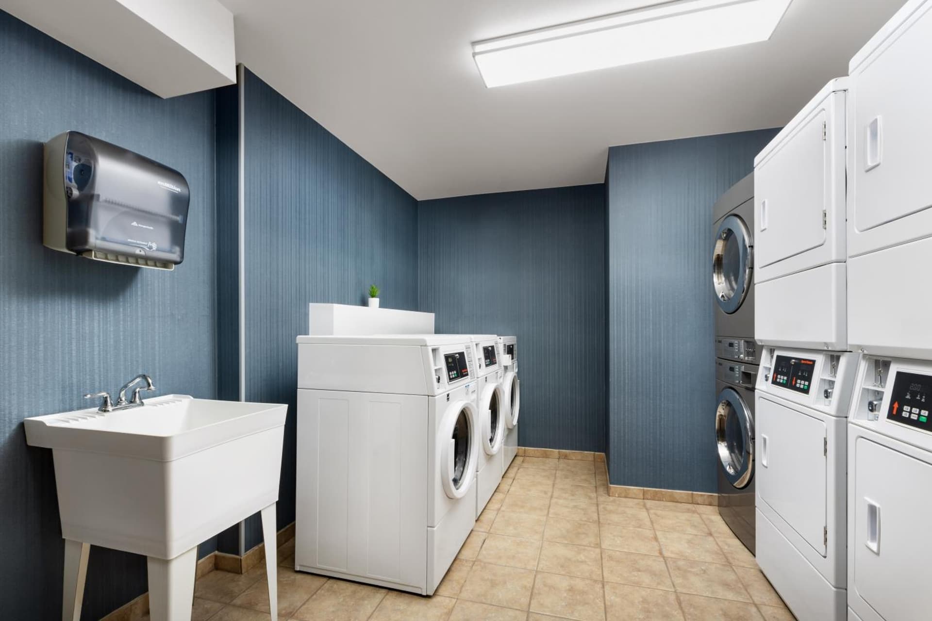 Homewood Suites by Hilton Manchester/Airport gallery photo in Manchester, NH — image 33