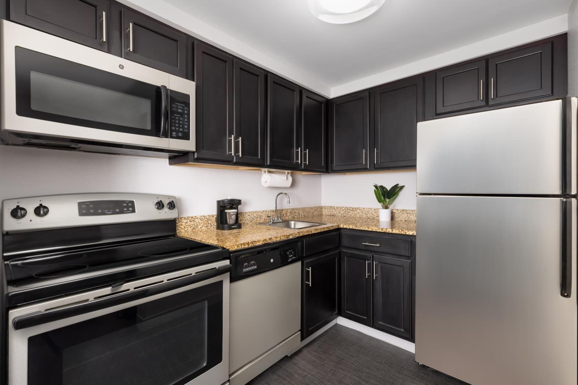Homewood Suites by Hilton Manchester/Airport gallery photo in Manchester, NH — image 29