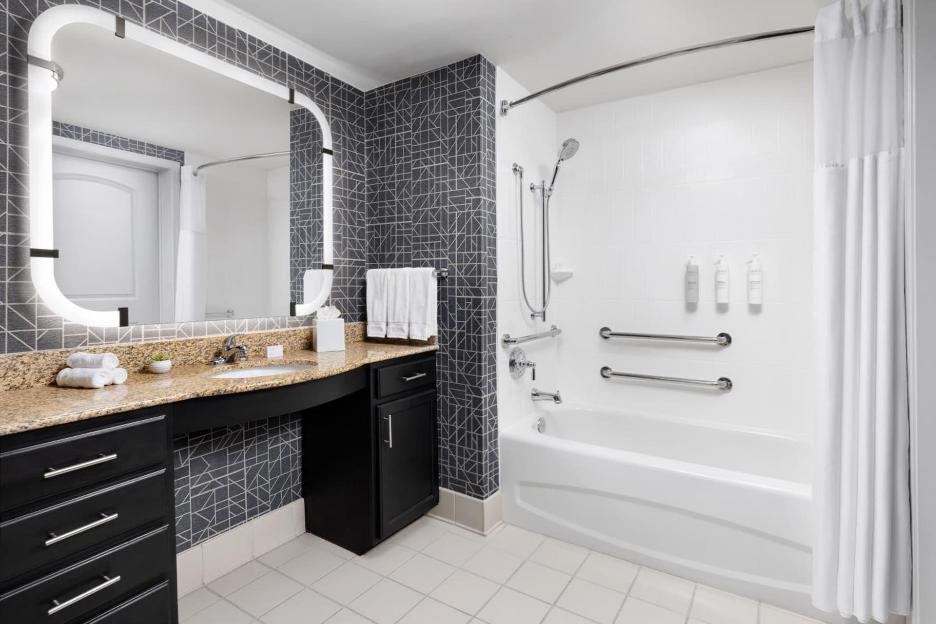 Homewood Suites by Hilton Manchester/Airport gallery photo in Manchester, NH — image 8
