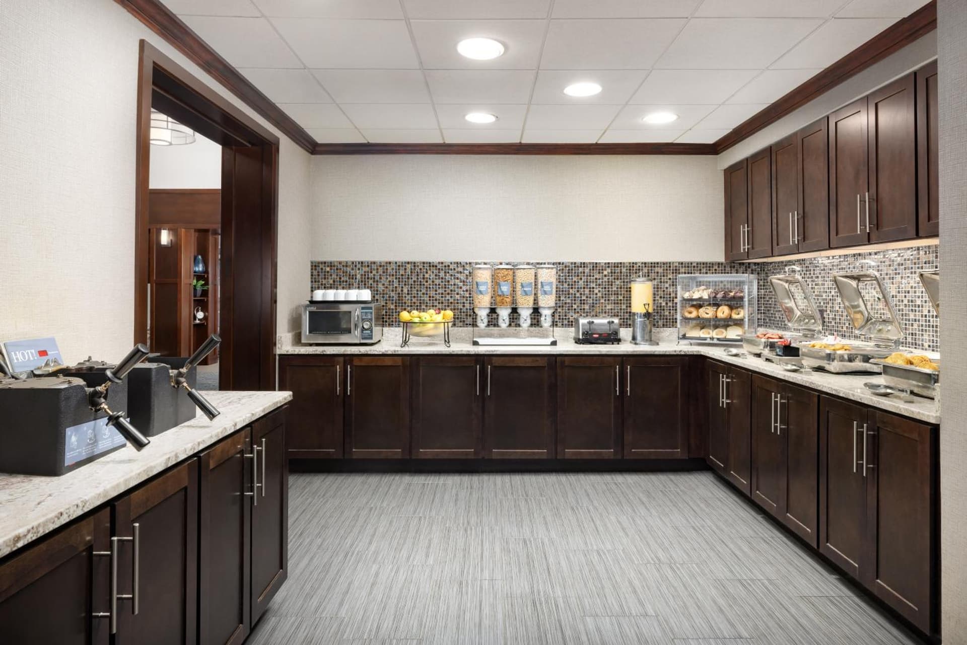 Homewood Suites by Hilton Manchester/Airport gallery photo in Manchester, NH — image 24