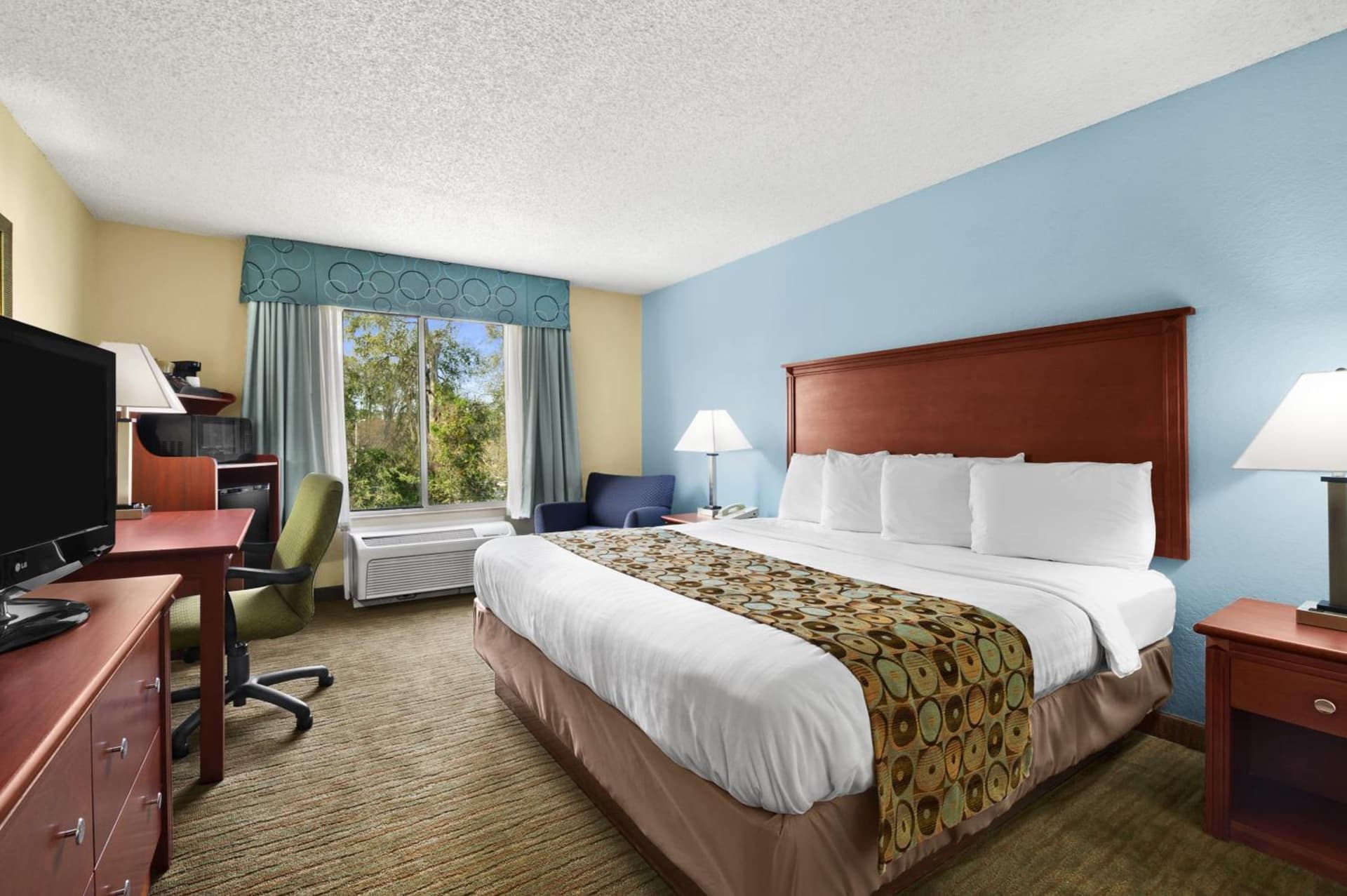 Baymont By Wyndham Gainesville I-75 gallery photo in Gainesville, FL — image 49