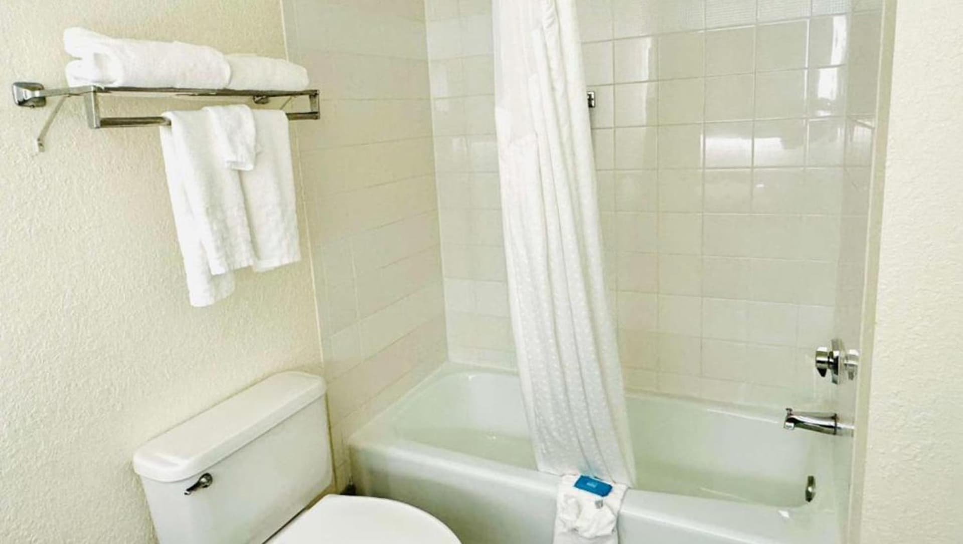 Wyndham Flint MI/Grand Blanc/Bishop Airport/Conference Ct gallery photo in Flint, MI — image 16