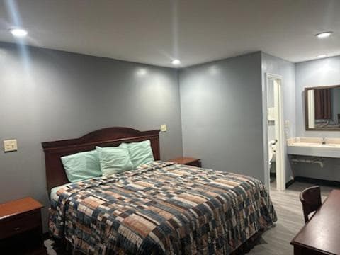 Sky Inn Hotel interior in Birmingham, AL — gallery photo 2