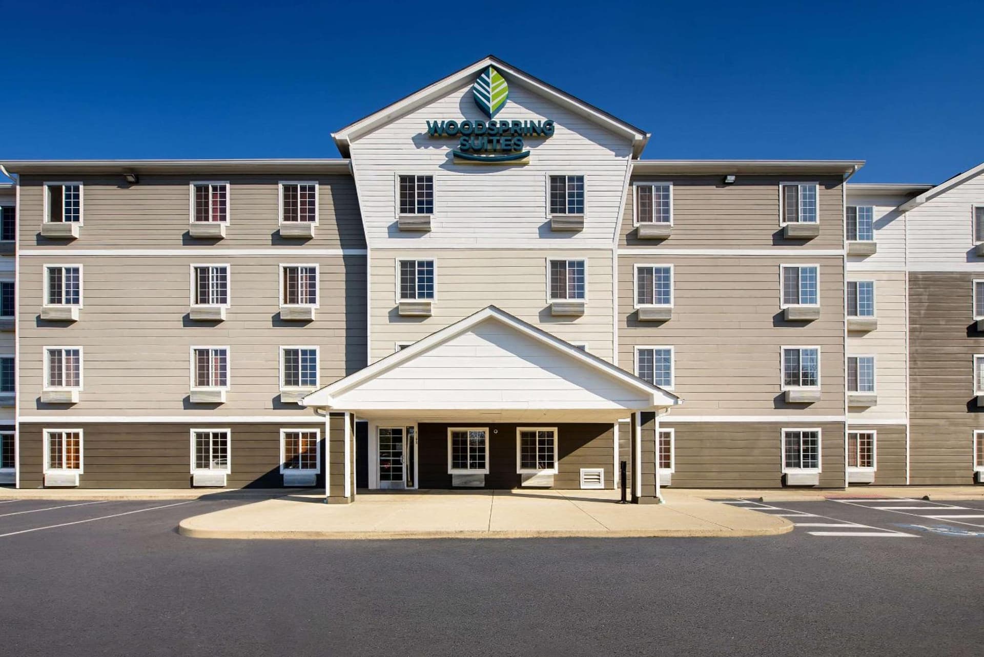 WoodSpring Suites Columbus Southeast interior in Groveport, OH — gallery photo 2