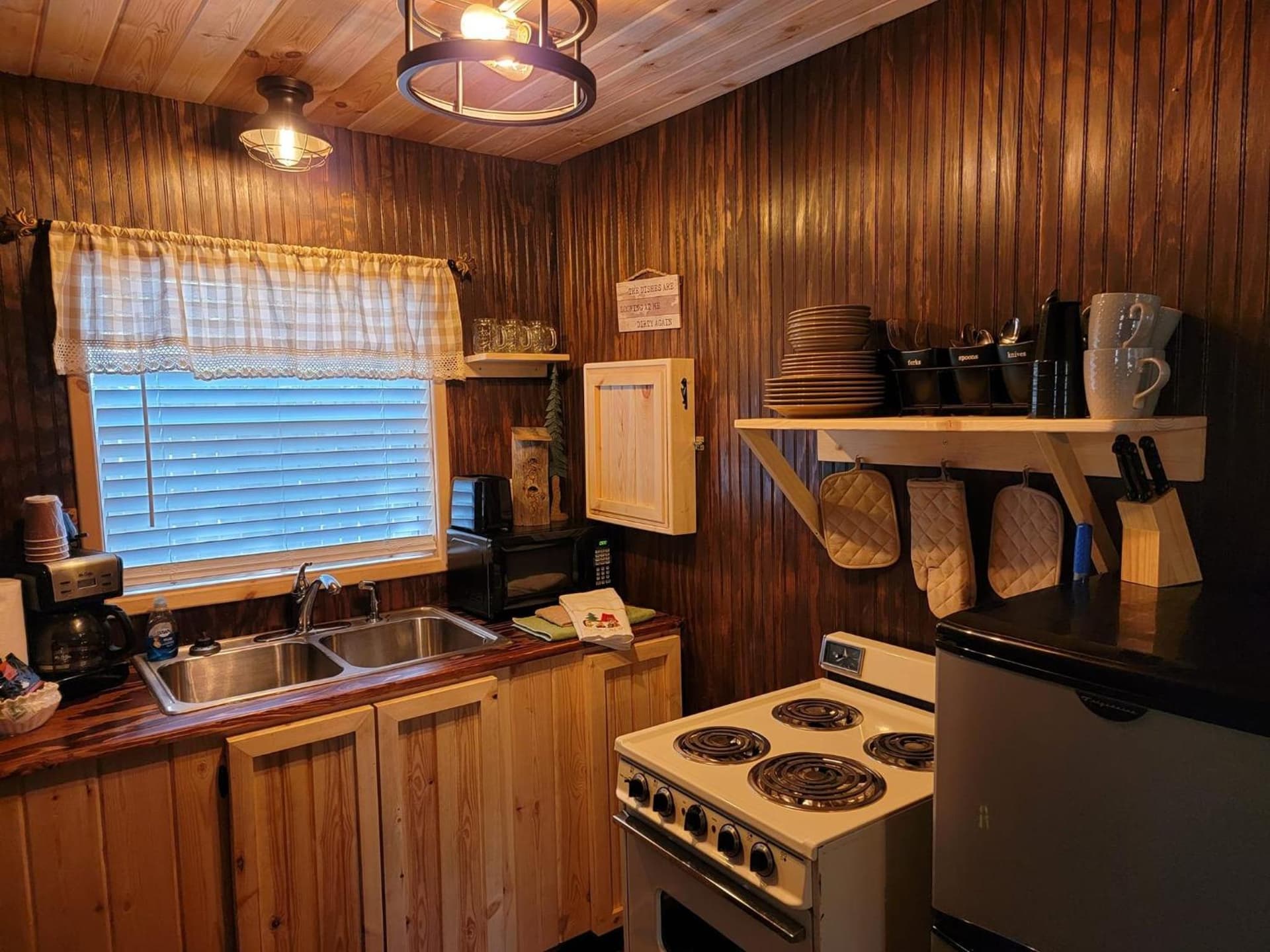 Southern Comfort Inn & Resort interior in Fairfield Bay, AR — gallery photo 2