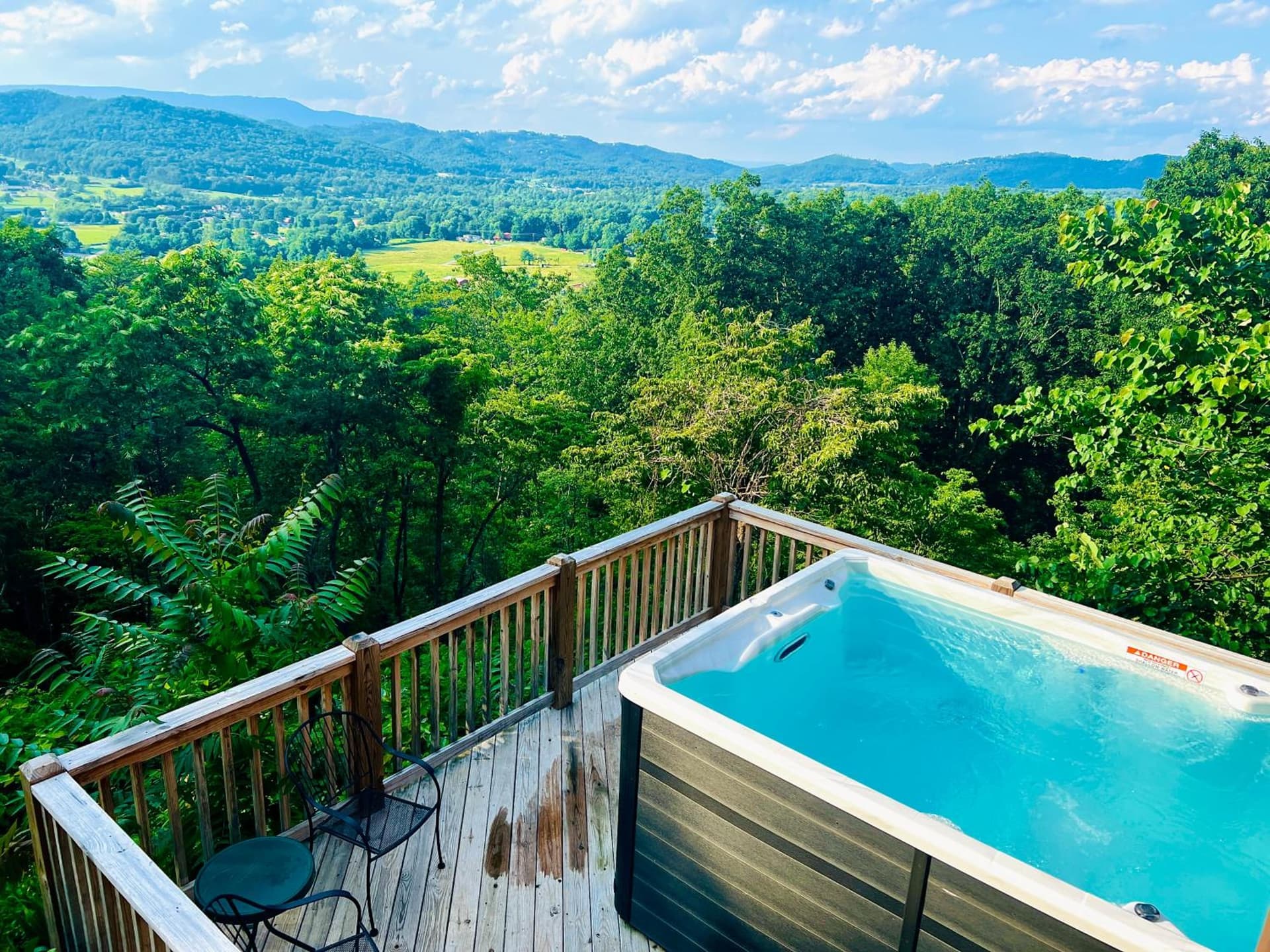 Little Greenbriar Lodge interior in Sevierville, TN — gallery photo 2