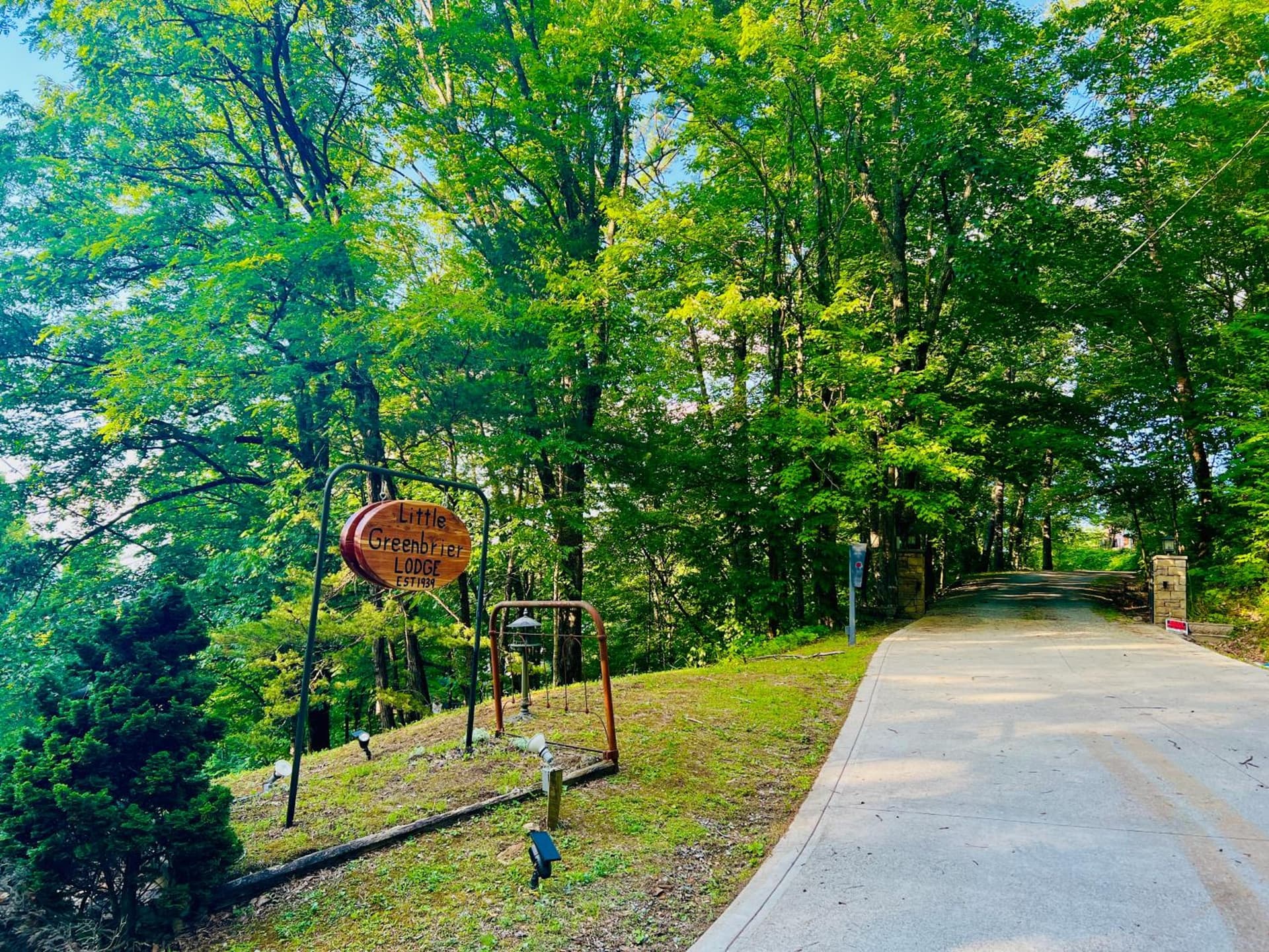 Little Greenbriar Lodge featured exterior or lobby in Sevierville, TN — similar hotel