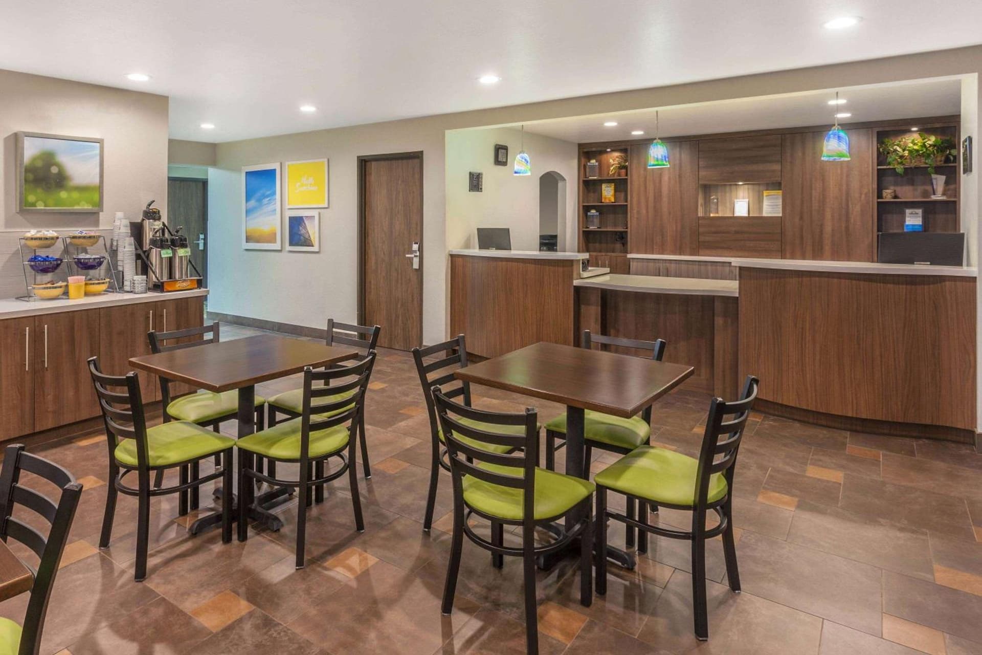 Days Inn & Suites by Wyndham East Flagstaff interior in Flagstaff, AZ — gallery photo 2