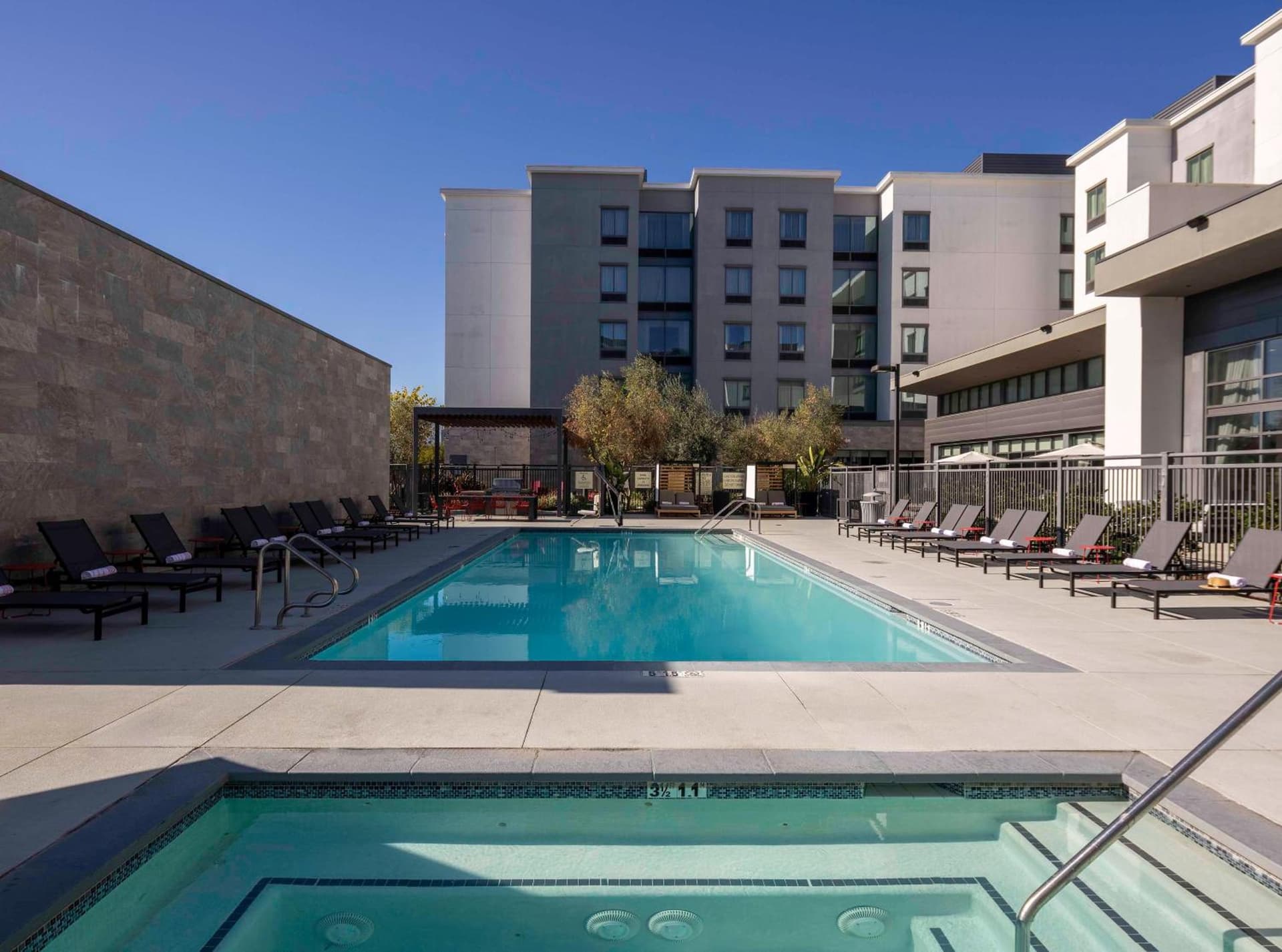 Homewood Suites By Hilton Long Beach Airport gallery photo in Long Beach, CA — image 11